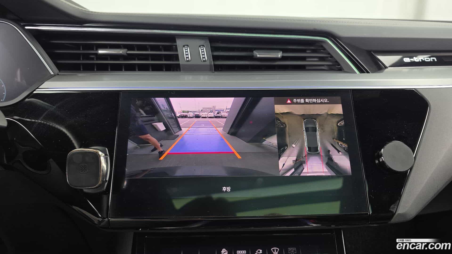 e-tron Audi 2021.10-OPTION-019