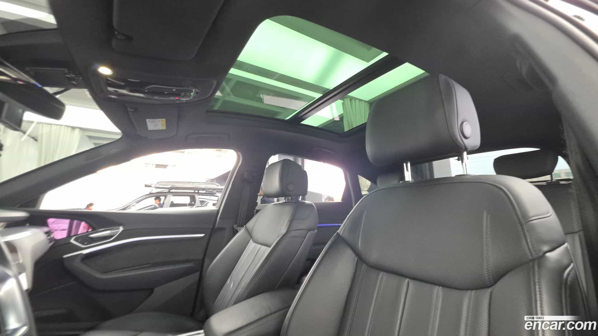 e-tron Audi 2021.10-OPTION-022