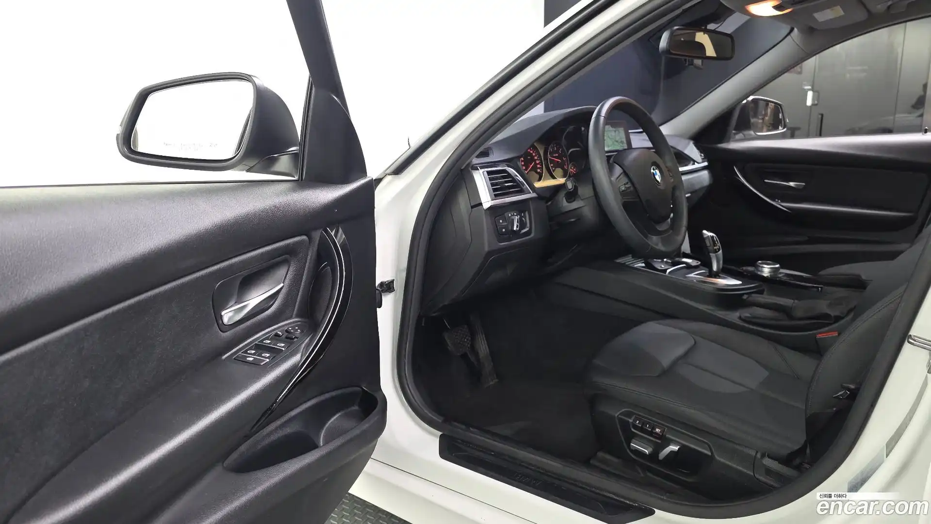 3-Series BMW 2017.8-INNER-010
