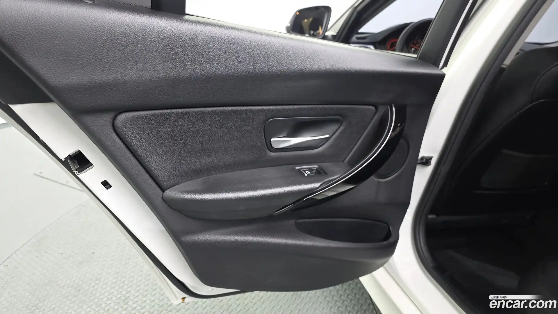 3-Series BMW 2017.8-INNER-035