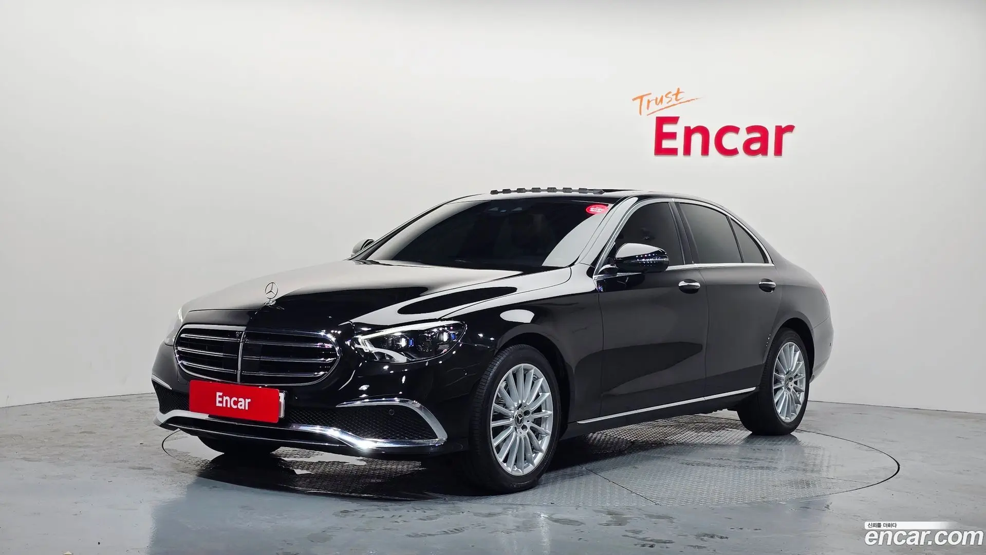 Main__Slider__Photo:E-Class Mercedes-Benz 2022.0-0