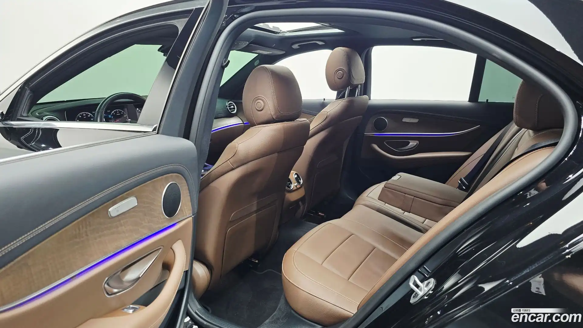 E-Class Mercedes-Benz 2022.0-OPTION-022