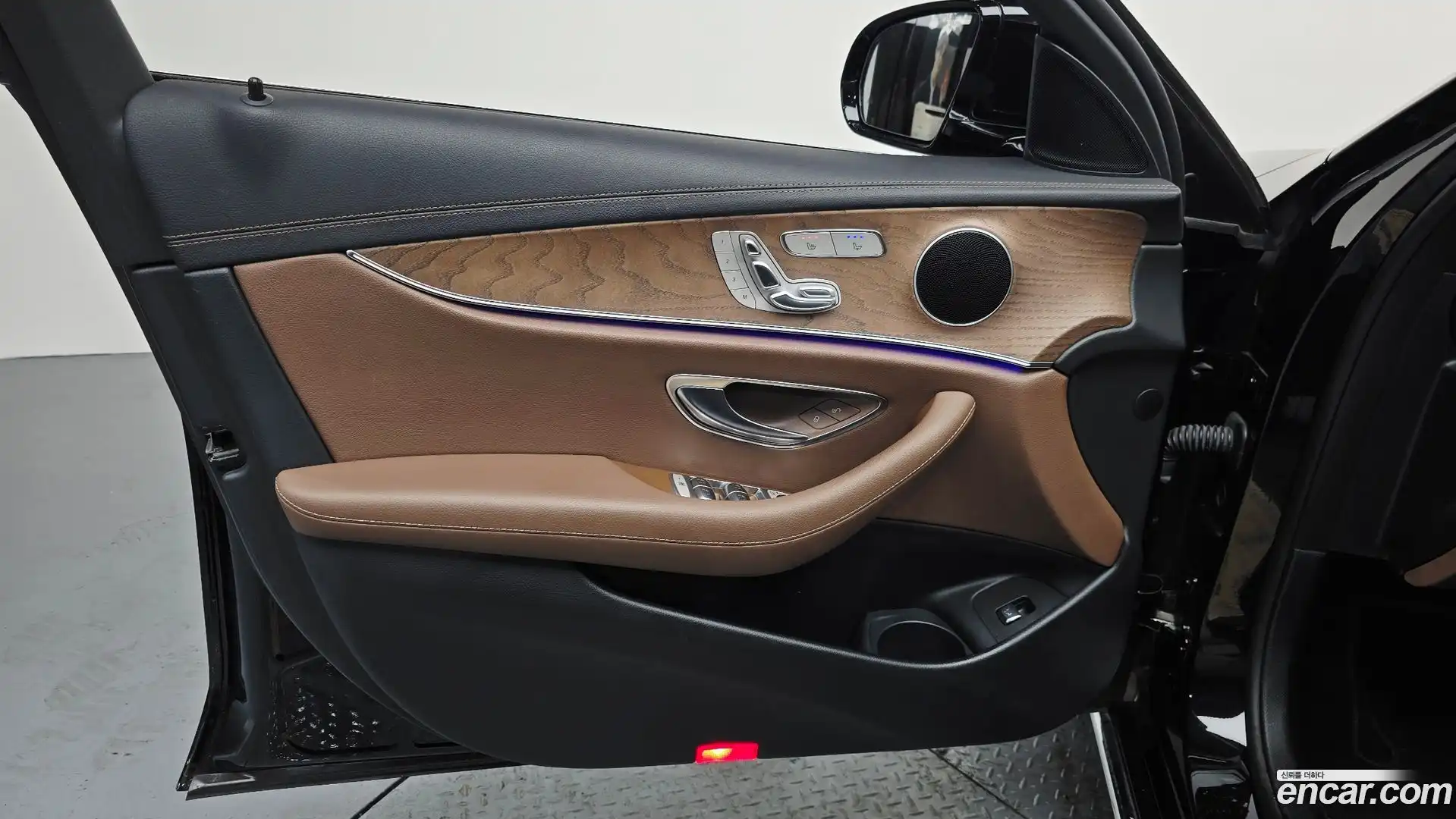 E-Class Mercedes-Benz 2022.0-INNER-034
