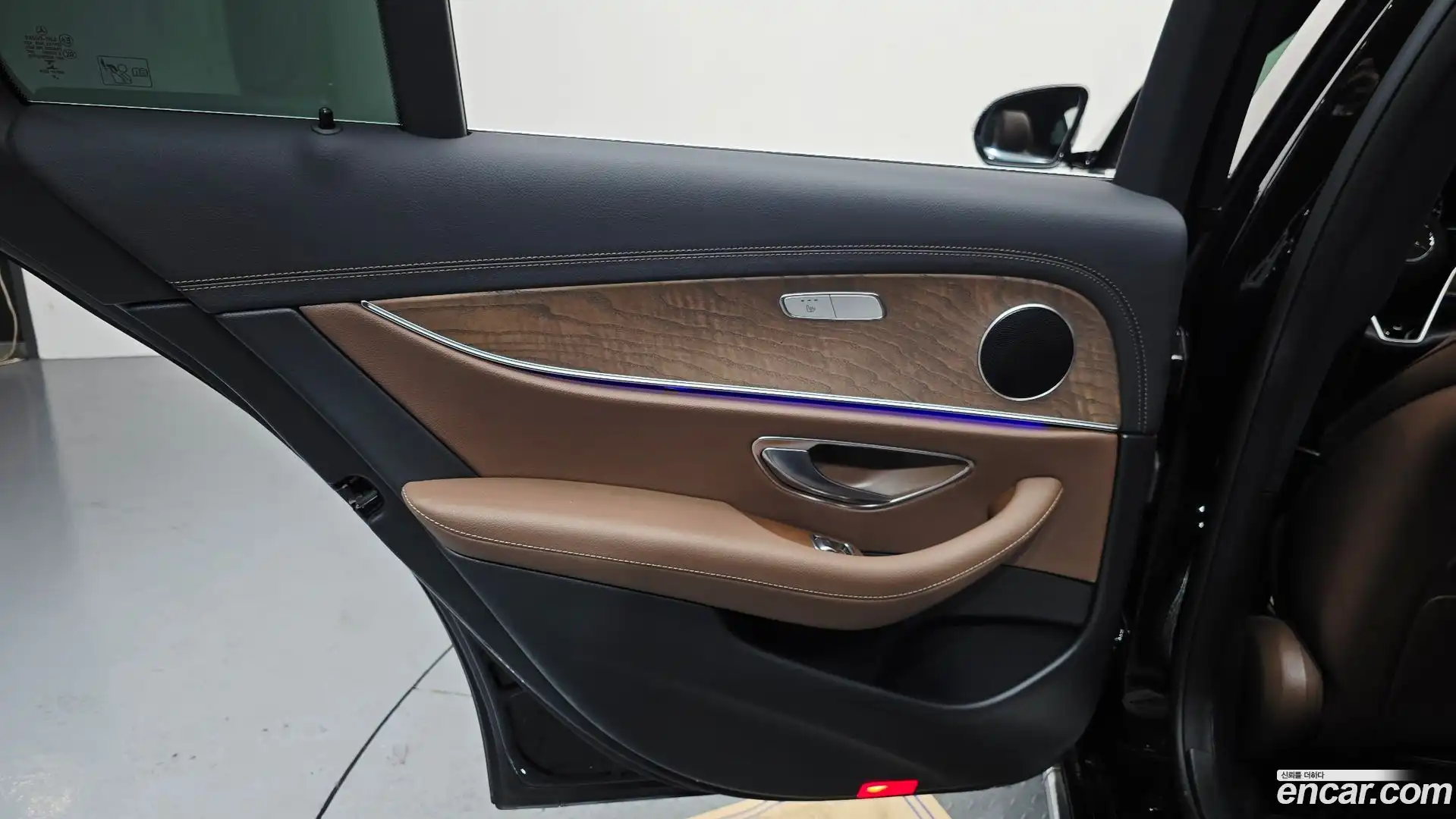 E-Class Mercedes-Benz 2022.0-INNER-035