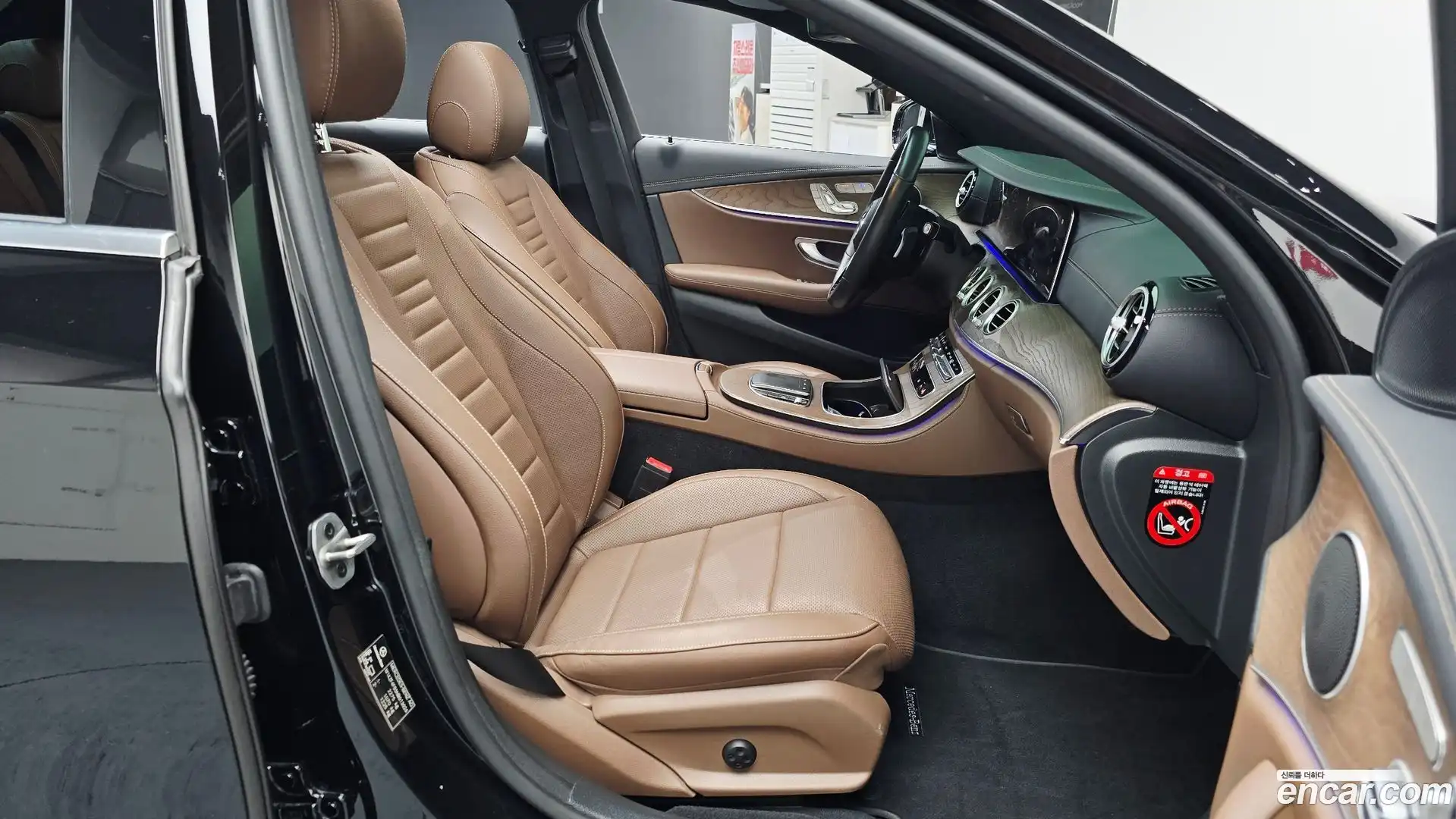 E-Class Mercedes-Benz 2022.0-INNER-036