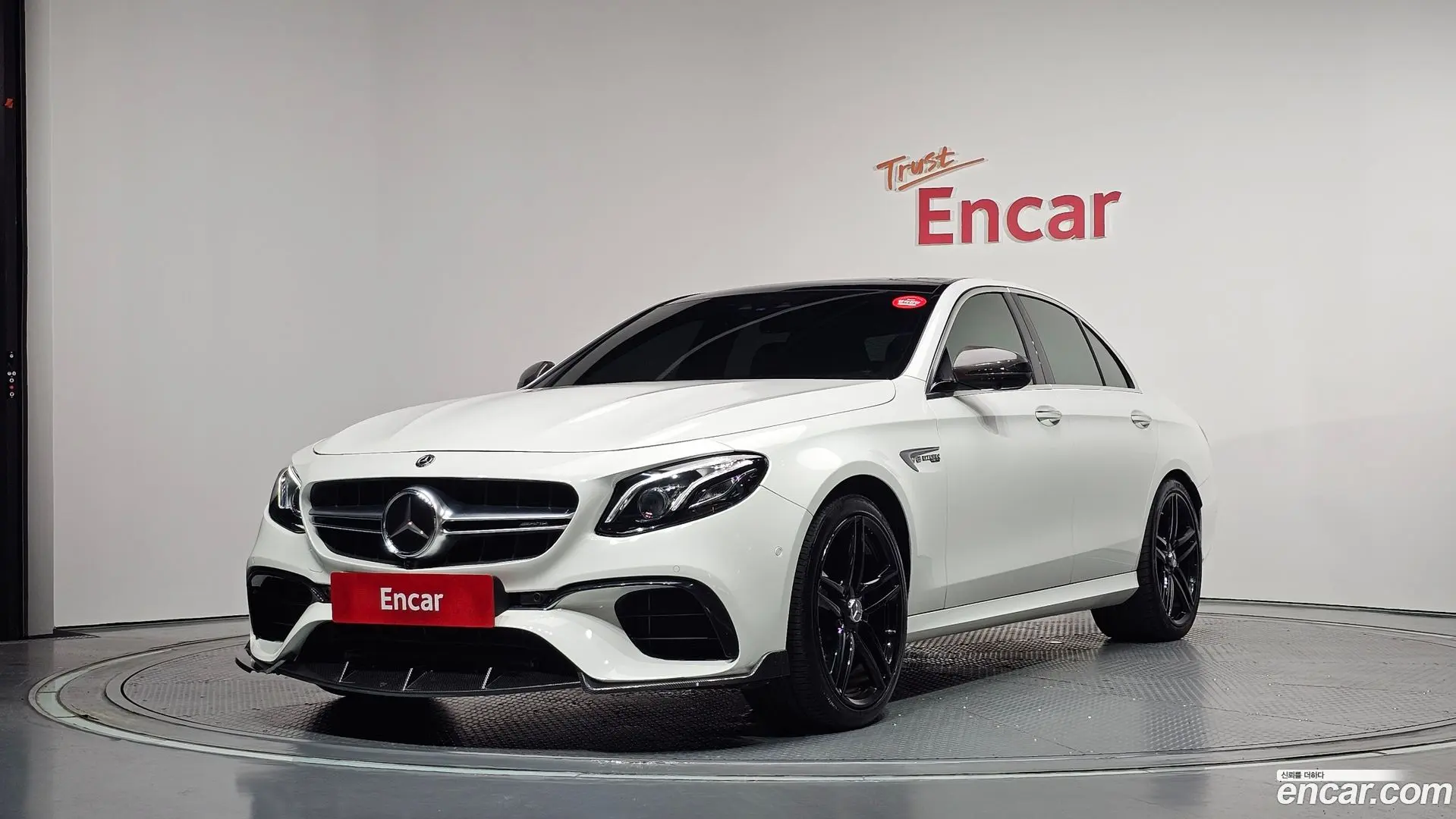 Main__Slider__Photo:E-Class Mercedes-Benz 2018.8-0