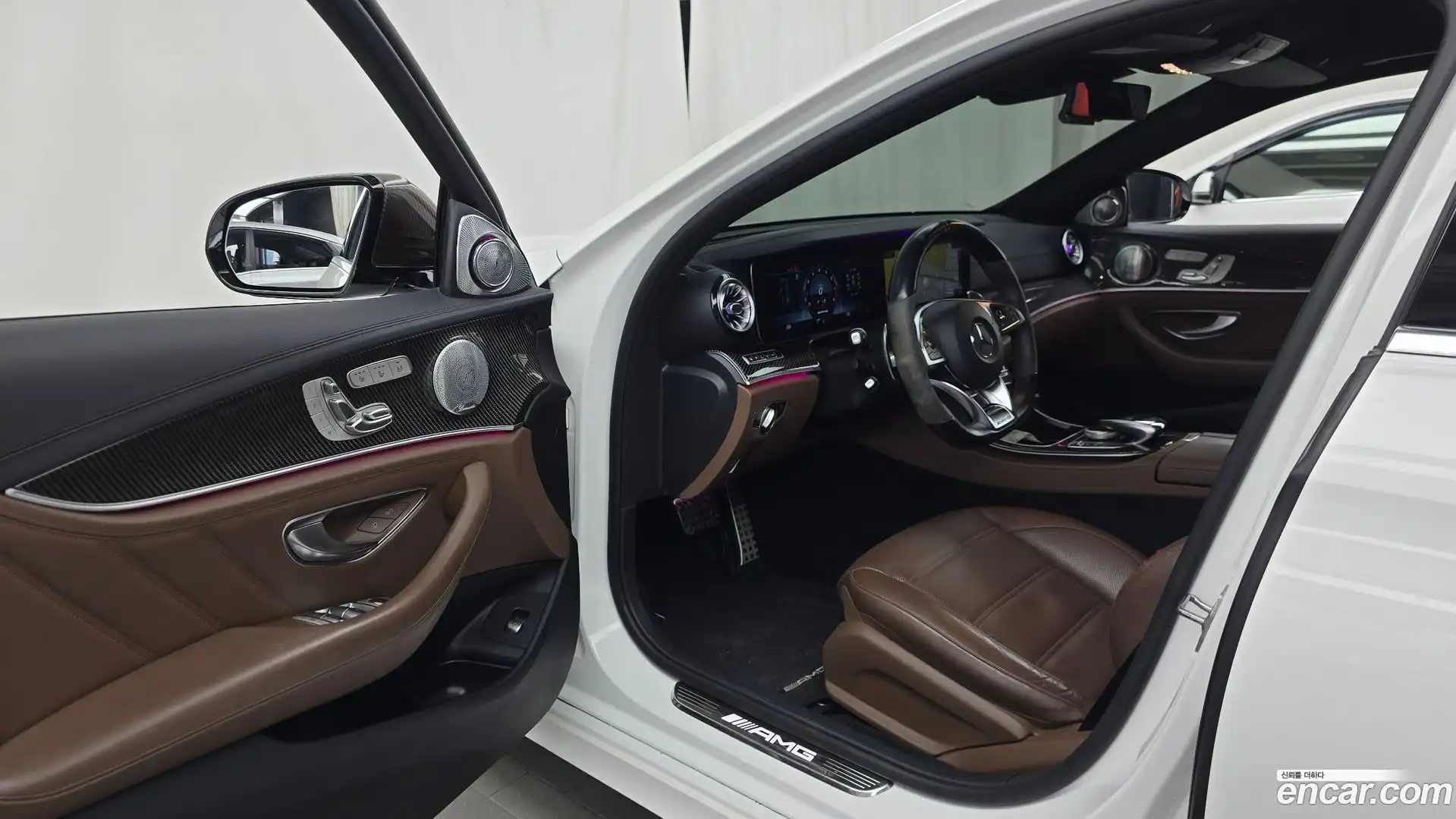 E-Class Mercedes-Benz 2018.8-INNER-010
