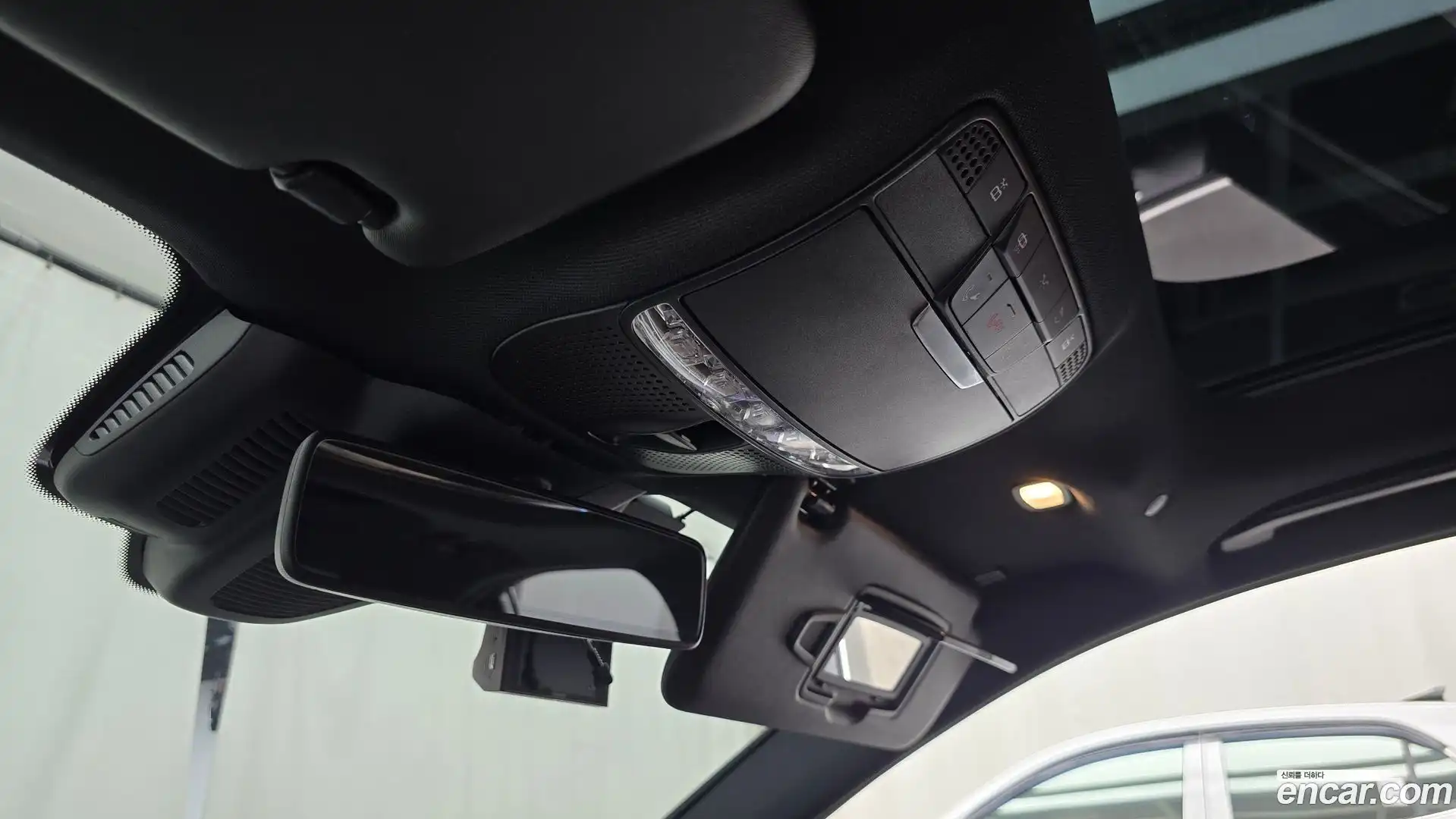 E-Class Mercedes-Benz 2018.8-OPTION-023