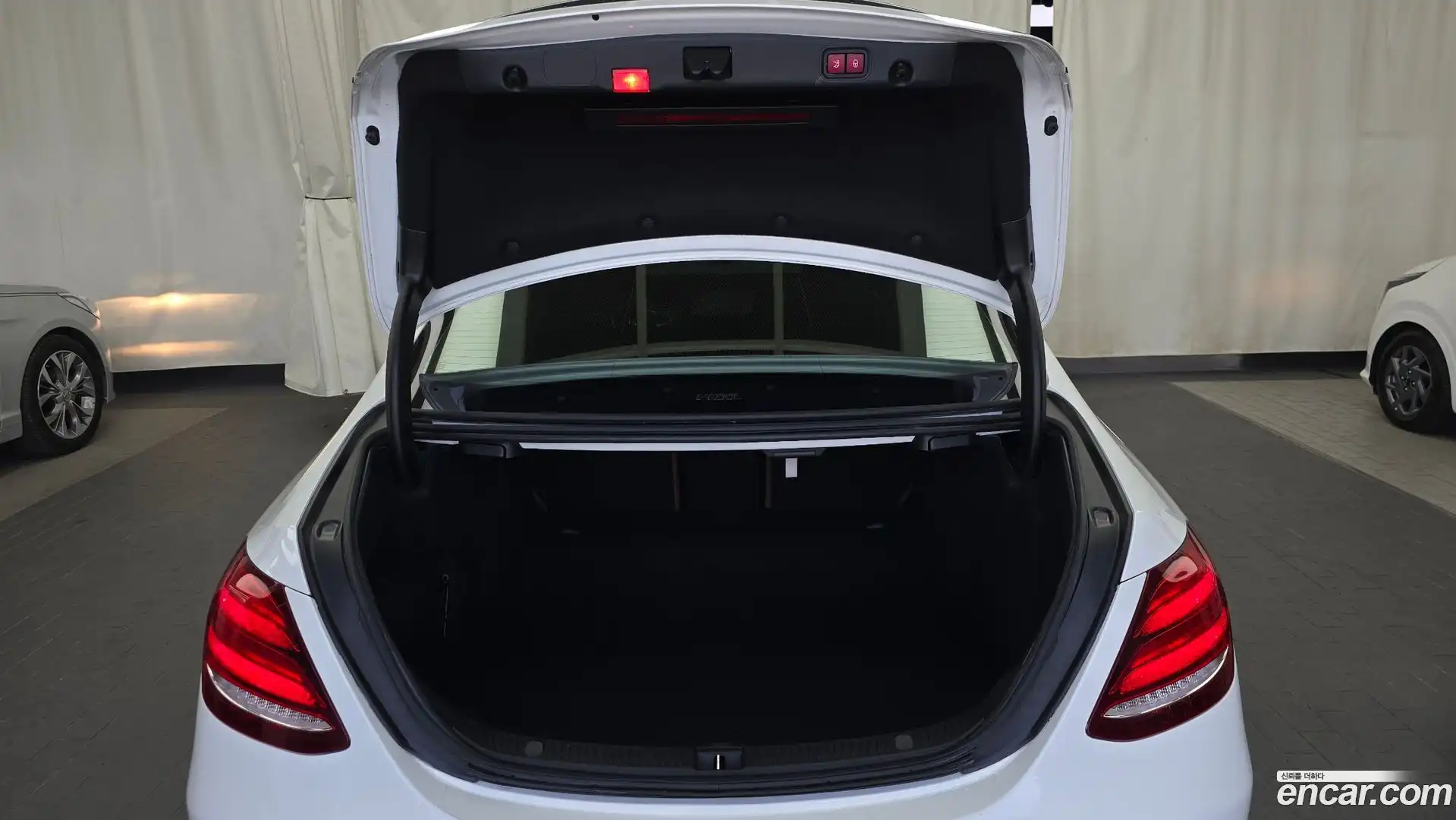E-Class Mercedes-Benz 2018.8-OPTION-024