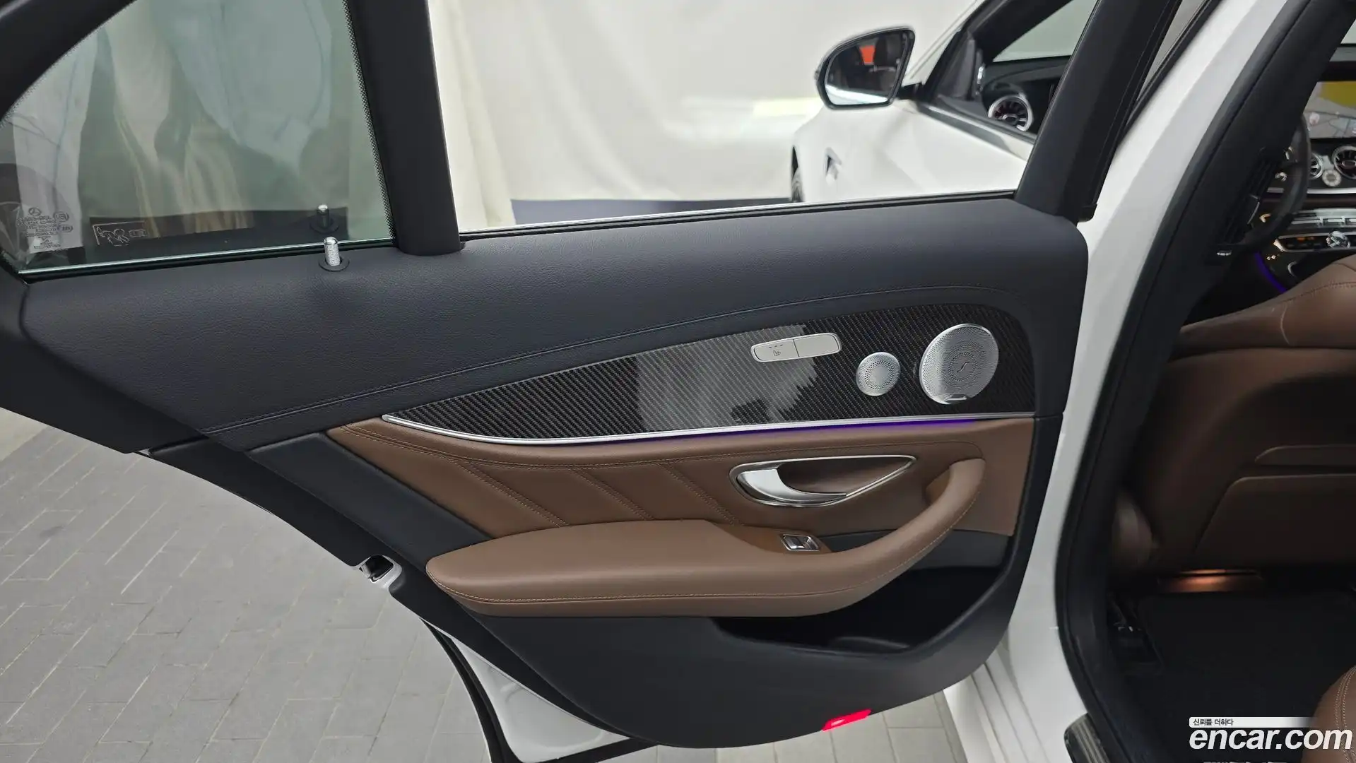 E-Class Mercedes-Benz 2018.8-INNER-035