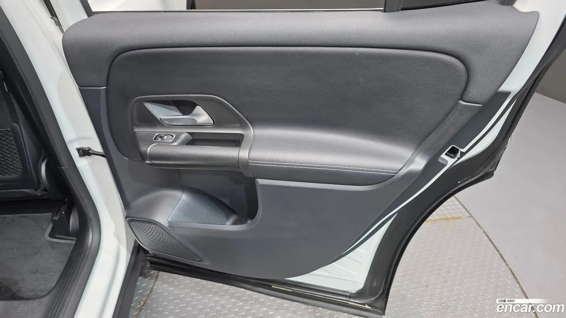 GLB-Class Mercedes-Benz 2021.8-INNER-035