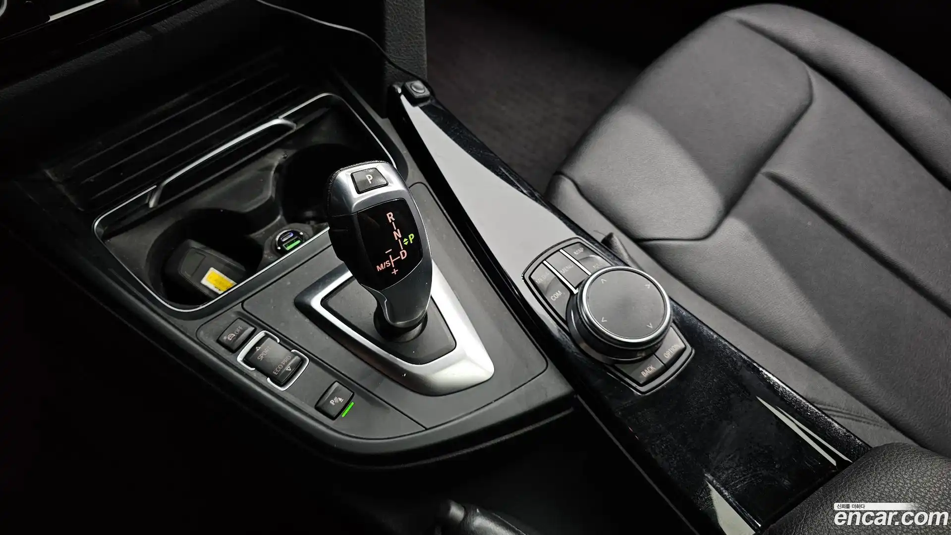 3-Series BMW 2017.8-INNER-009