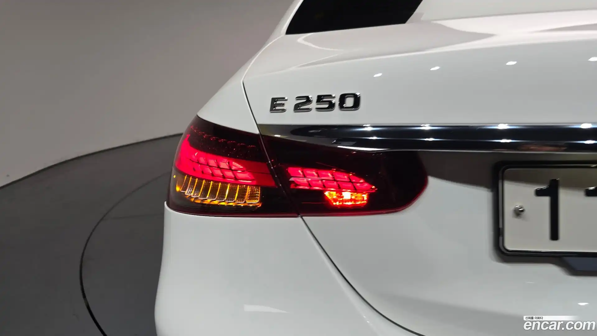 E-Class Mercedes-Benz 2021.2-OUTER-033