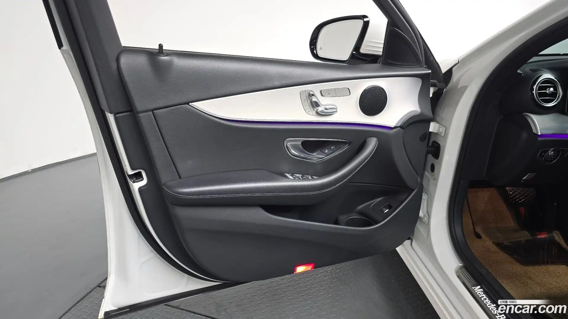 E-Class Mercedes-Benz 2021.2-INNER-034