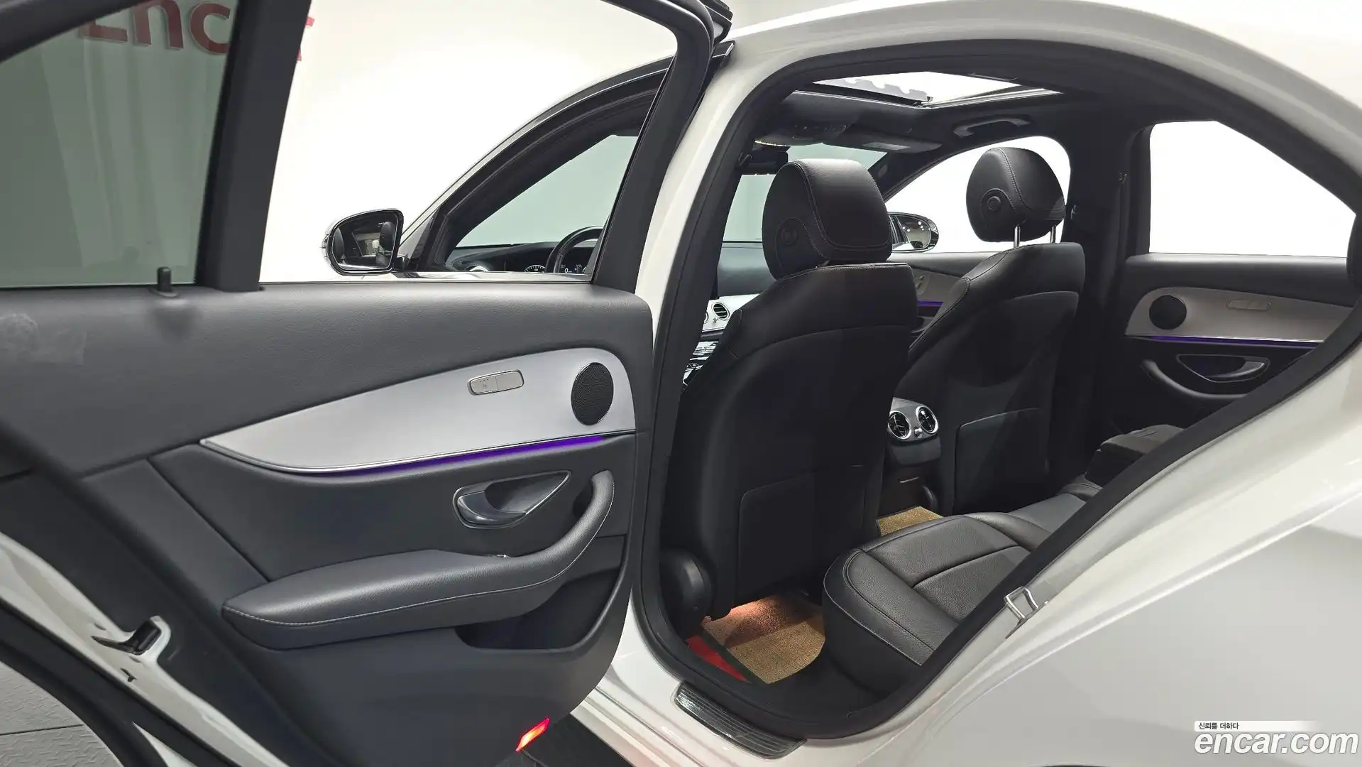 E-Class Mercedes-Benz 2021.2-INNER-036