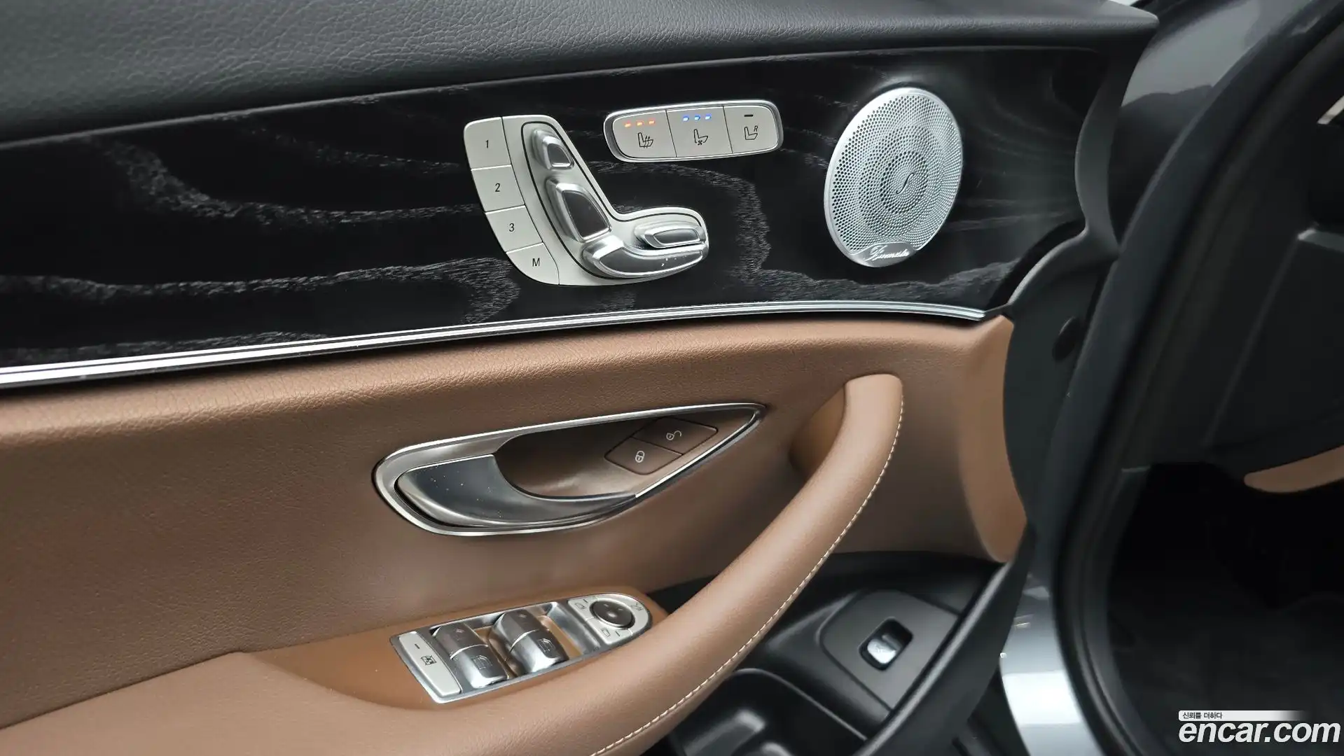 E-Class Mercedes-Benz 2020.6-OPTION-022