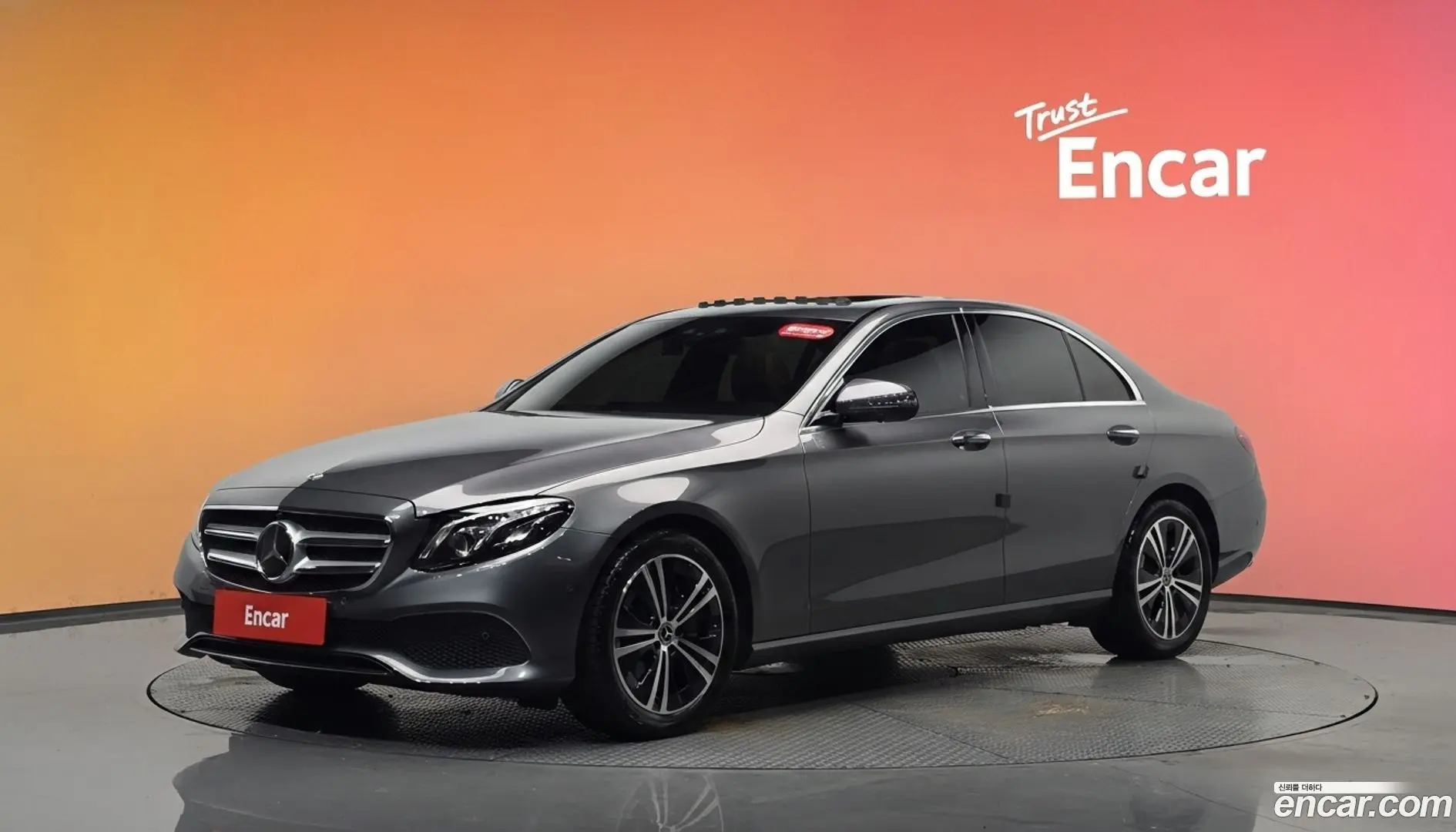 Main__Slider__Photo:E-Class Mercedes-Benz 2020.6-0