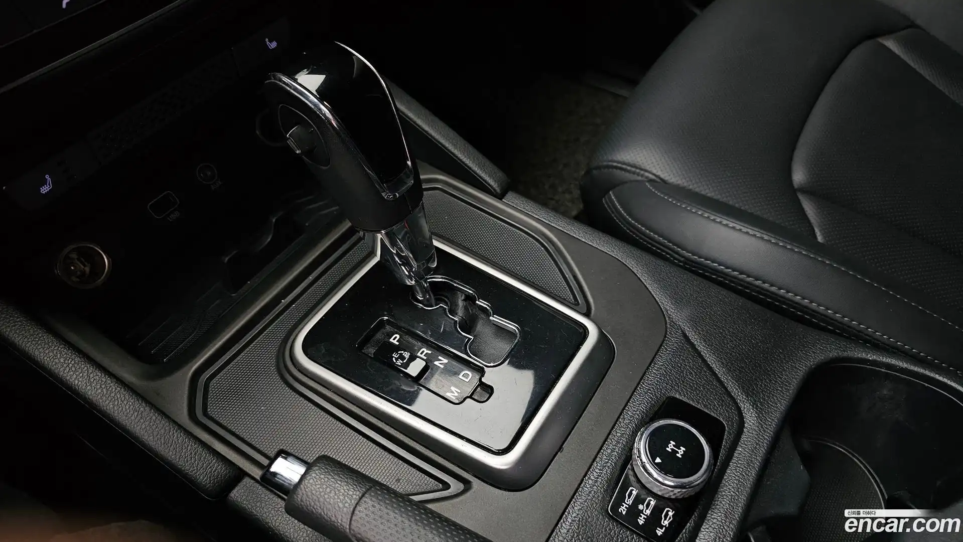 Rexton KG Mobility 2018.10-INNER-009