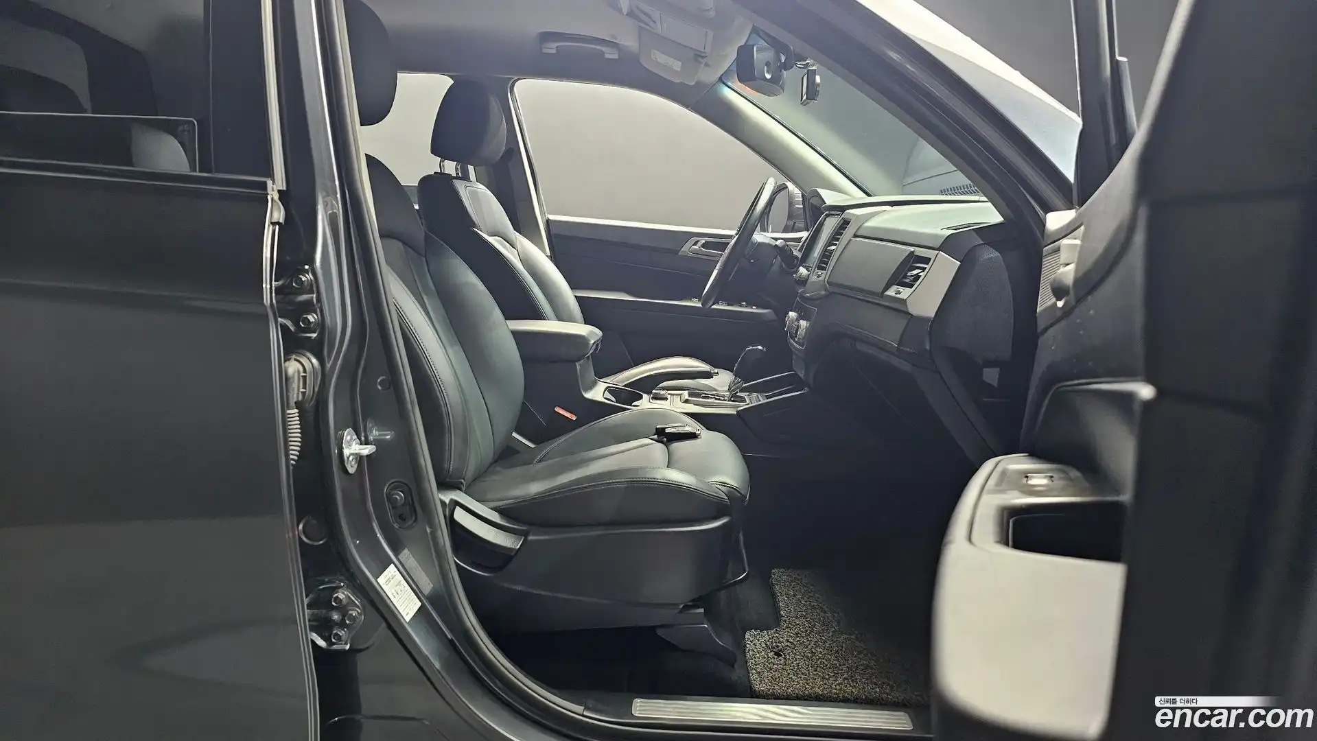 Rexton KG Mobility 2018.10-INNER-036