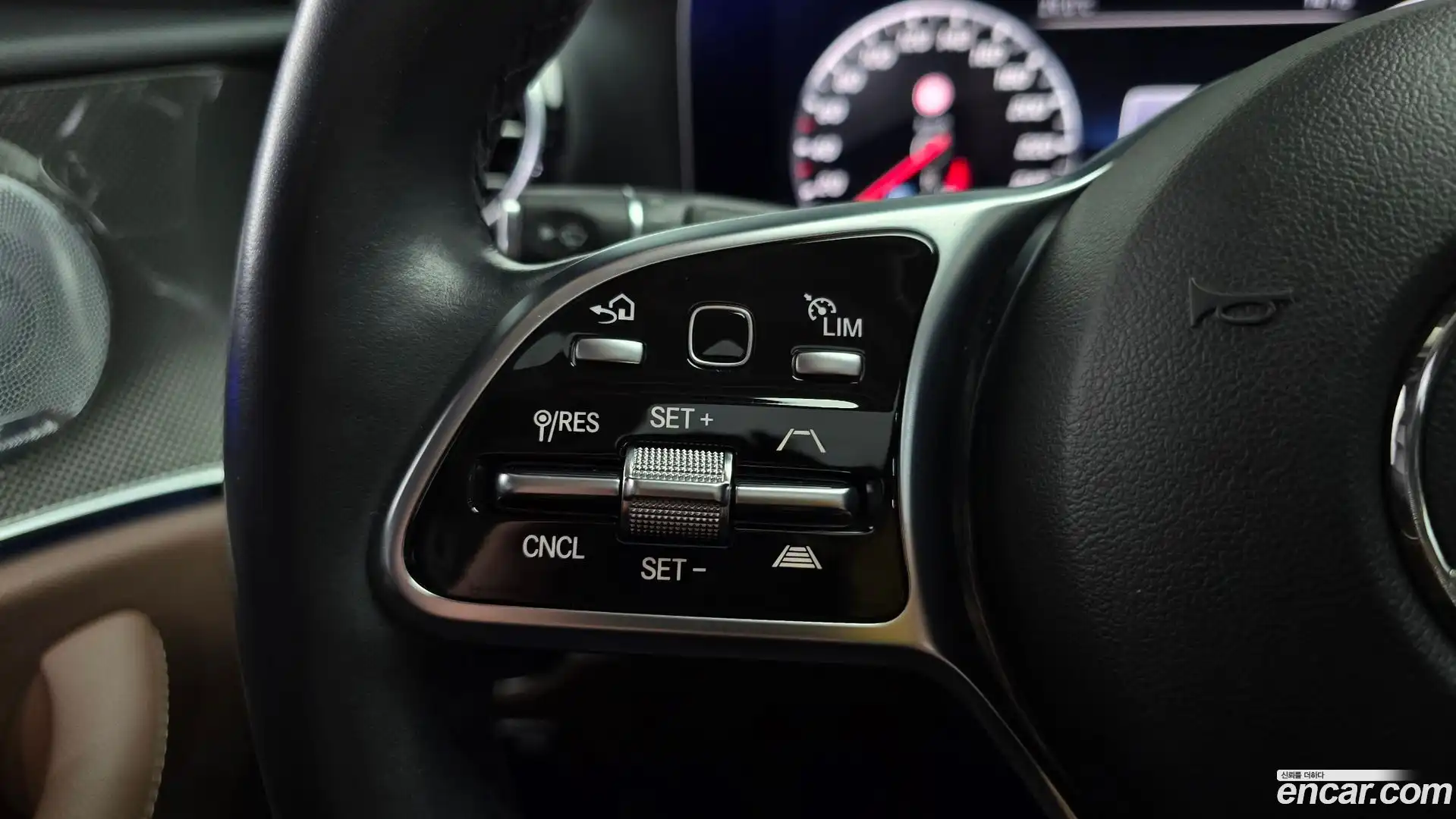 E-Class Mercedes-Benz 2020.2-OPTION-020