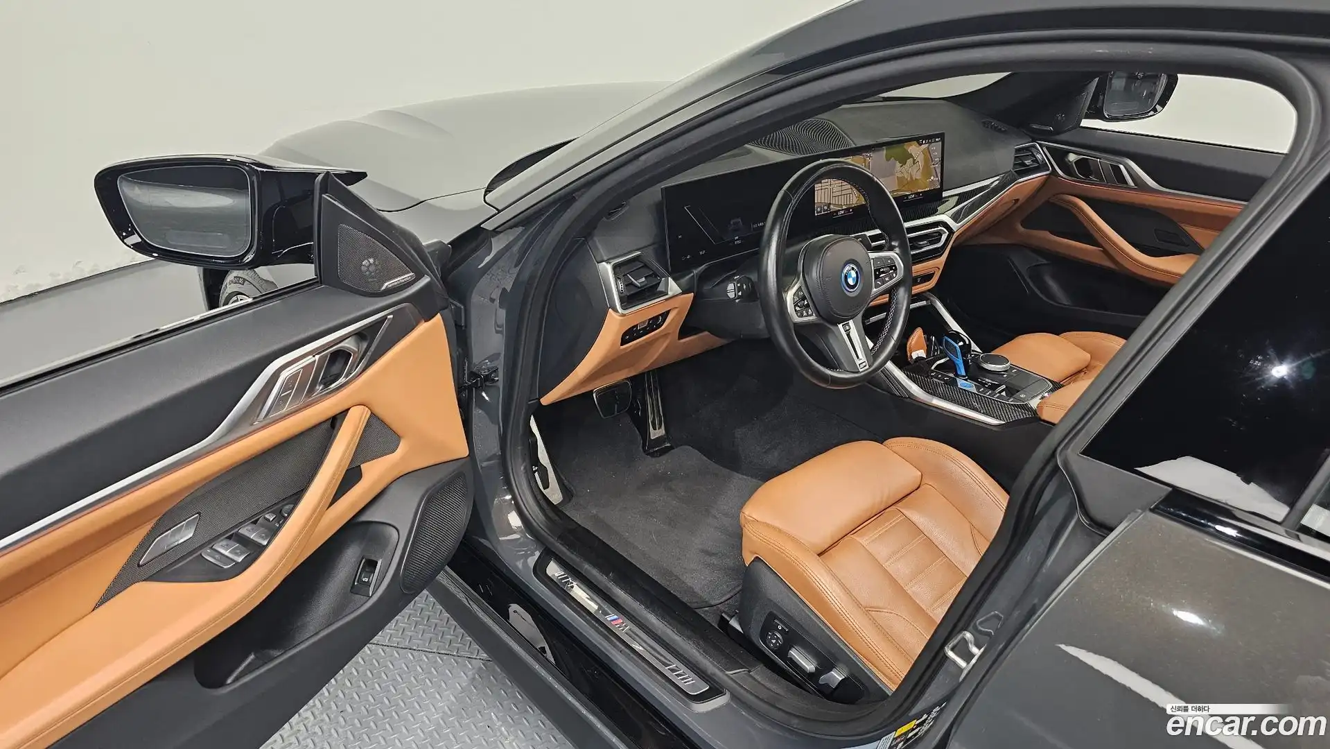 i4 BMW 2022.10-INNER-010