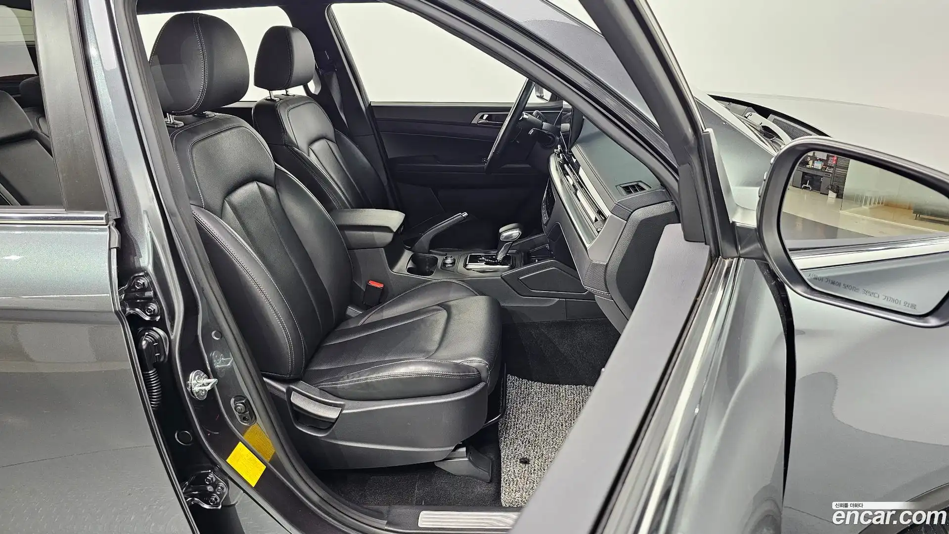 Rexton KG Mobility 2023.7-INNER-010