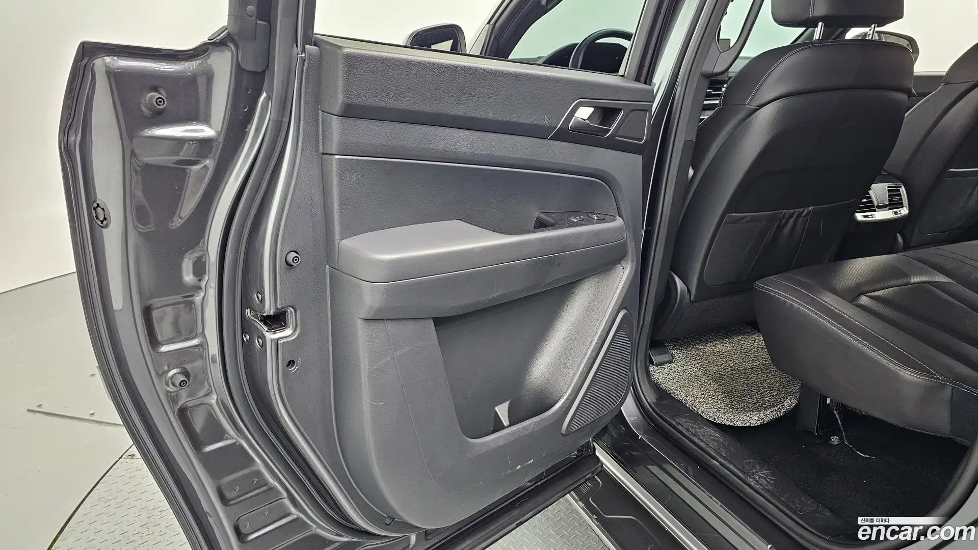 Rexton KG Mobility 2023.7-INNER-035