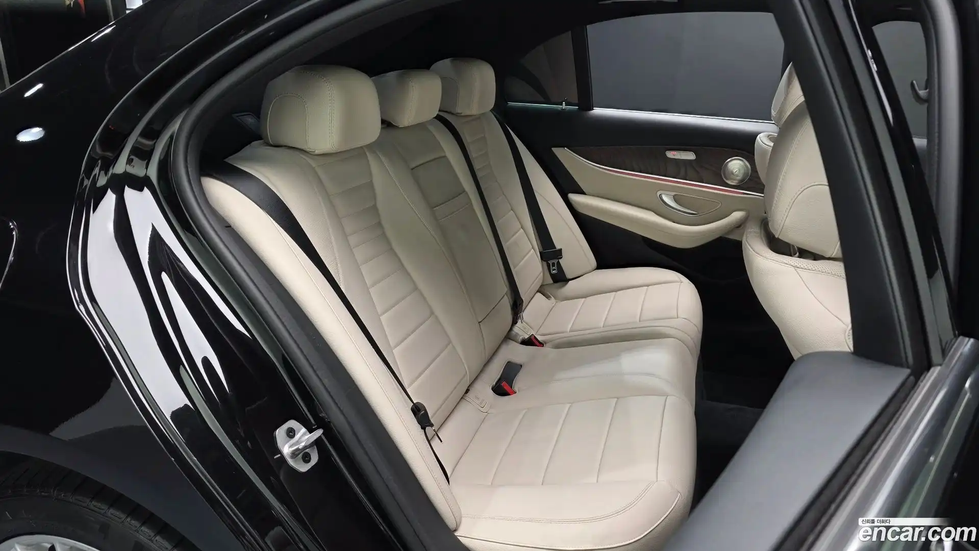 E-Class Mercedes-Benz 2022.10-OPTION-015
