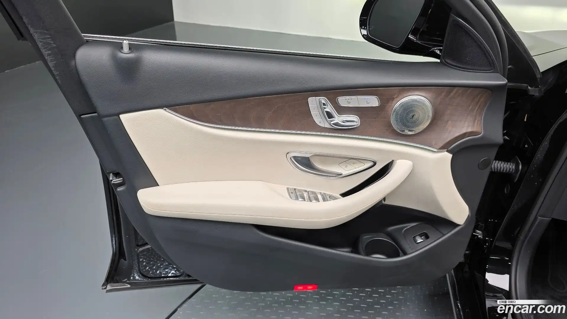 E-Class Mercedes-Benz 2022.10-INNER-034