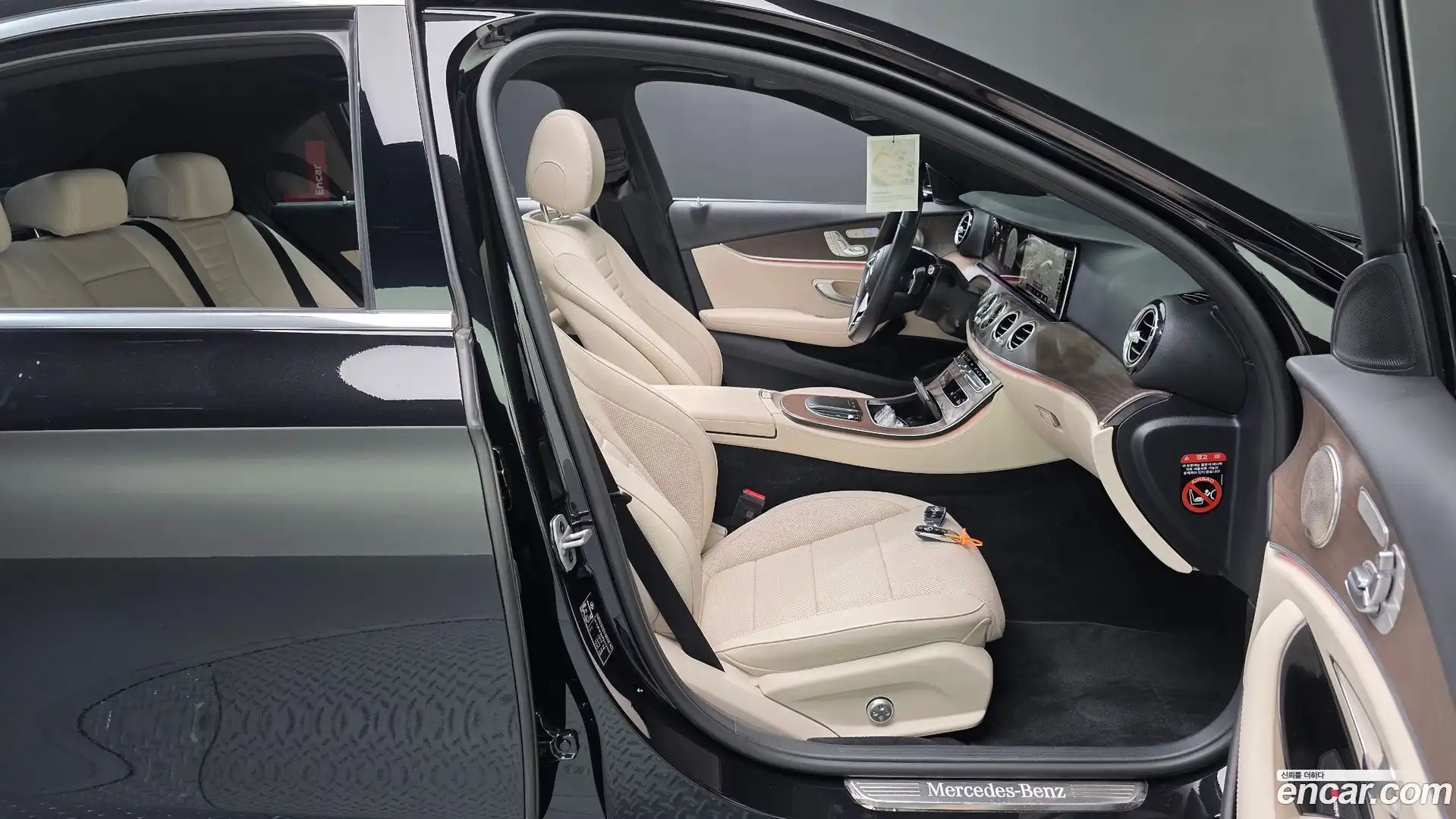 E-Class Mercedes-Benz 2022.10-INNER-036