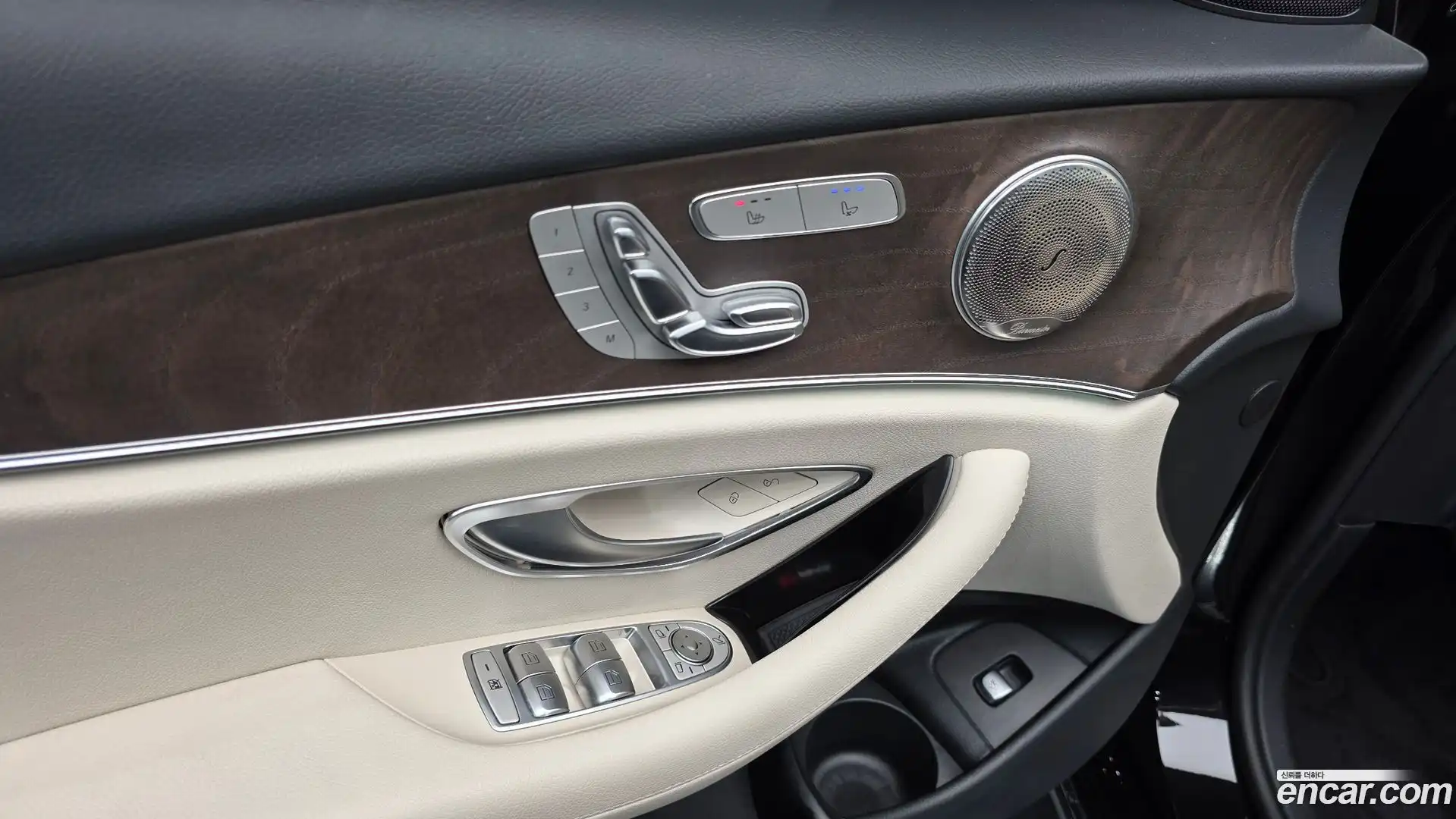 E-Class Mercedes-Benz 2022.10-OPTION-041