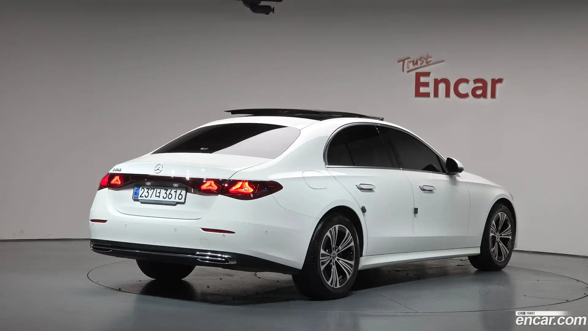 E-Class Mercedes-Benz 2024.8-OUTER-002