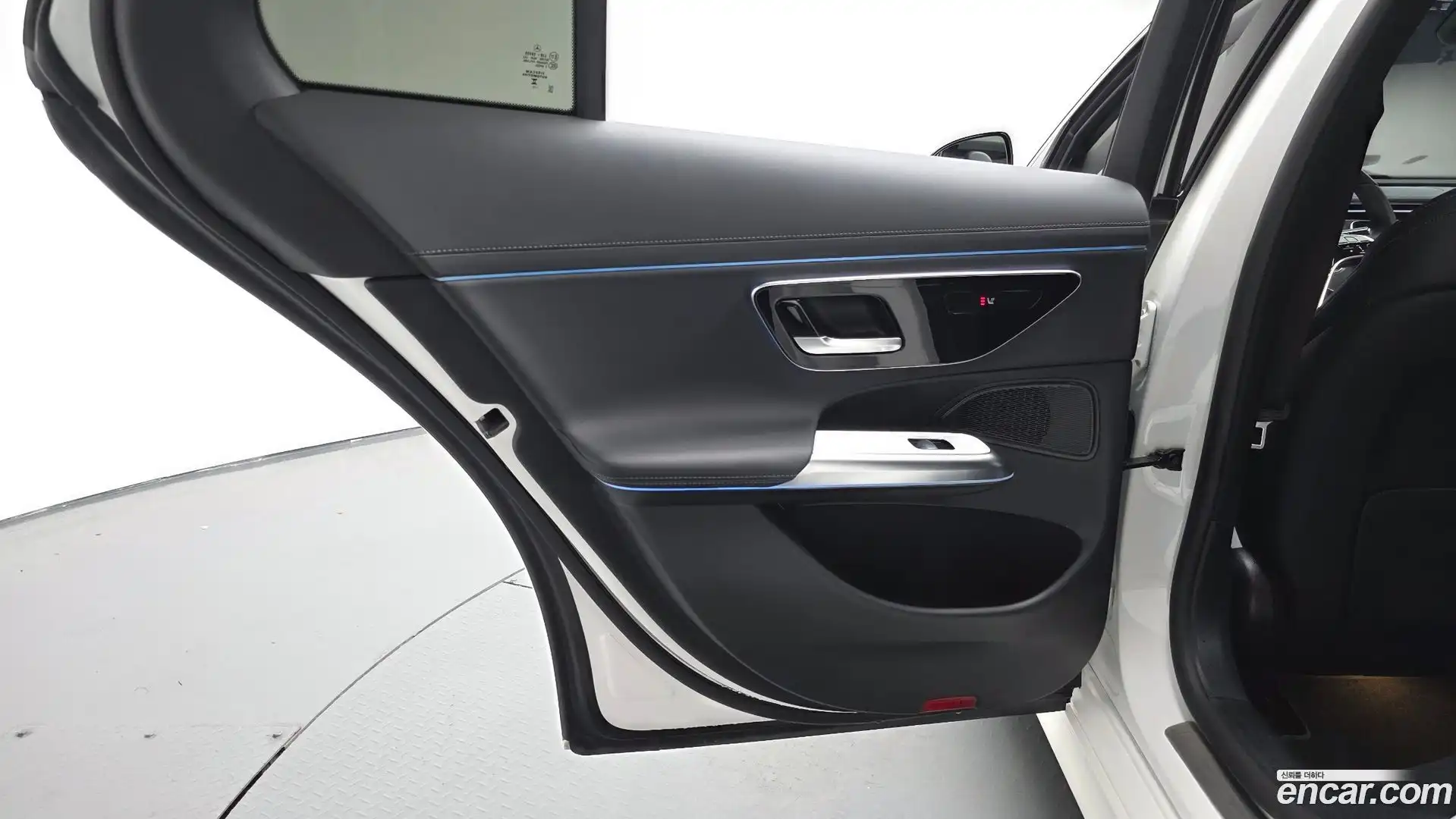 E-Class Mercedes-Benz 2024.8-INNER-035