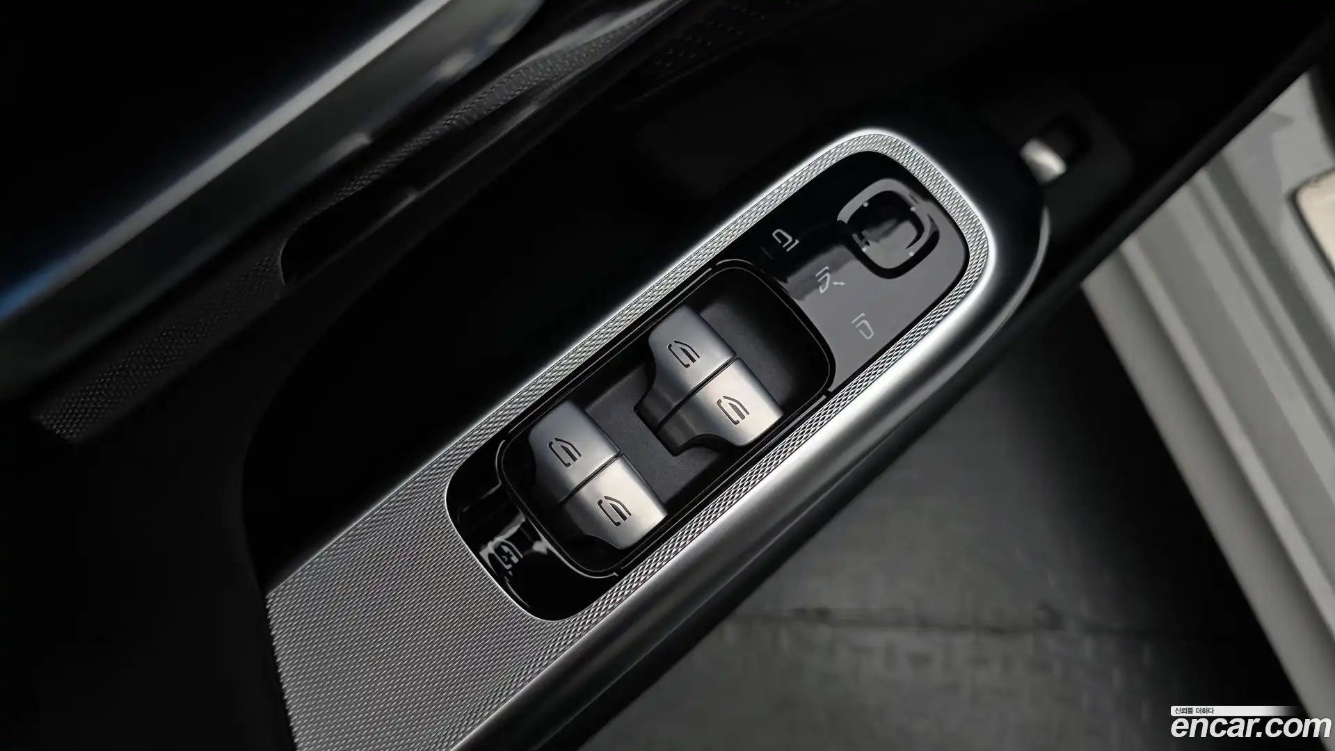 E-Class Mercedes-Benz 2024.8-OPTION-040