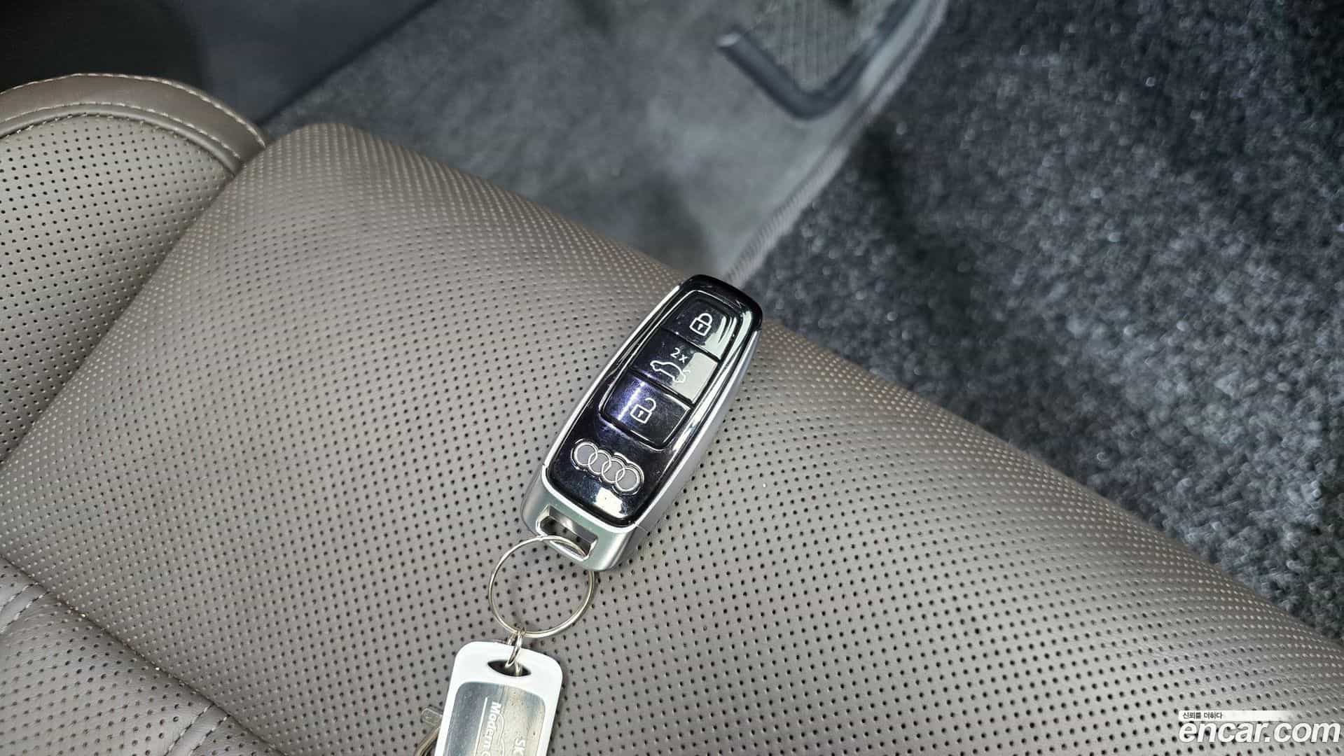 A8 Audi 2021.11-OPTION-019