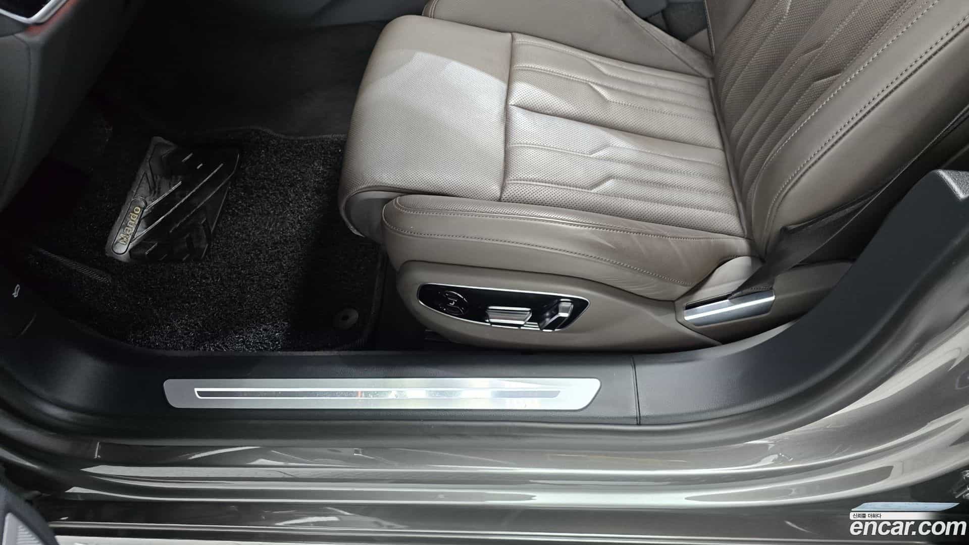 A8 Audi 2021.11-OPTION-043