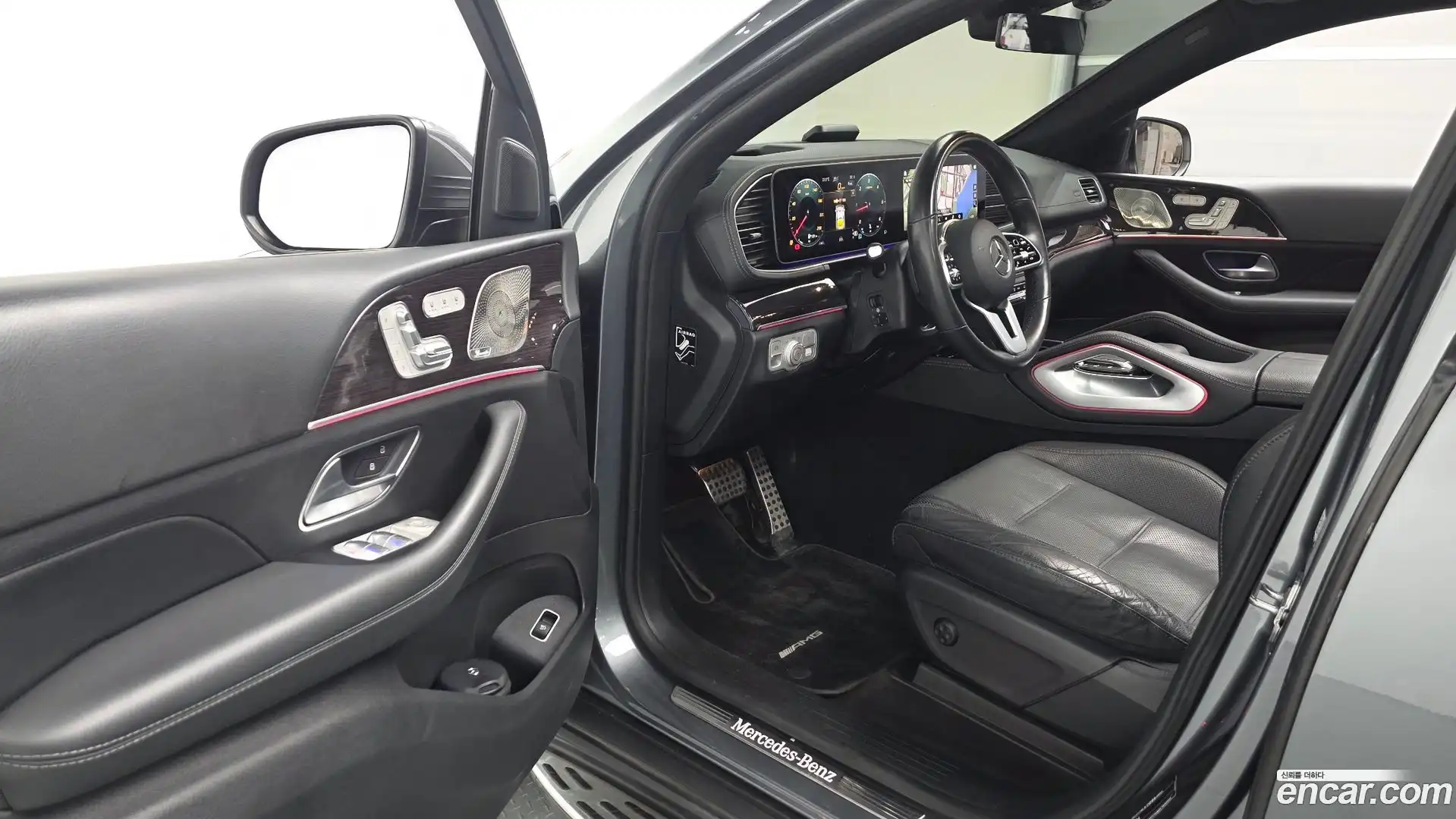 GLE-Class Mercedes-Benz 2022.0-INNER-010