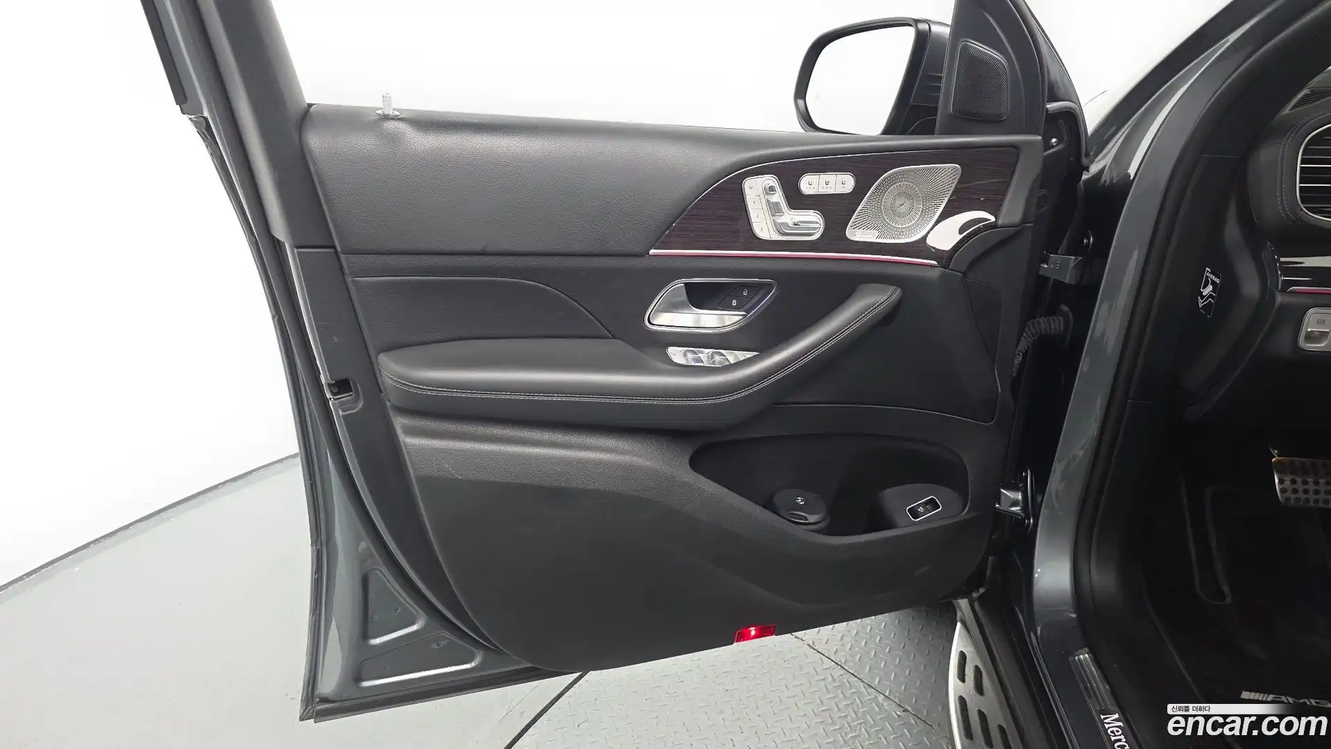 GLE-Class Mercedes-Benz 2022.0-INNER-034