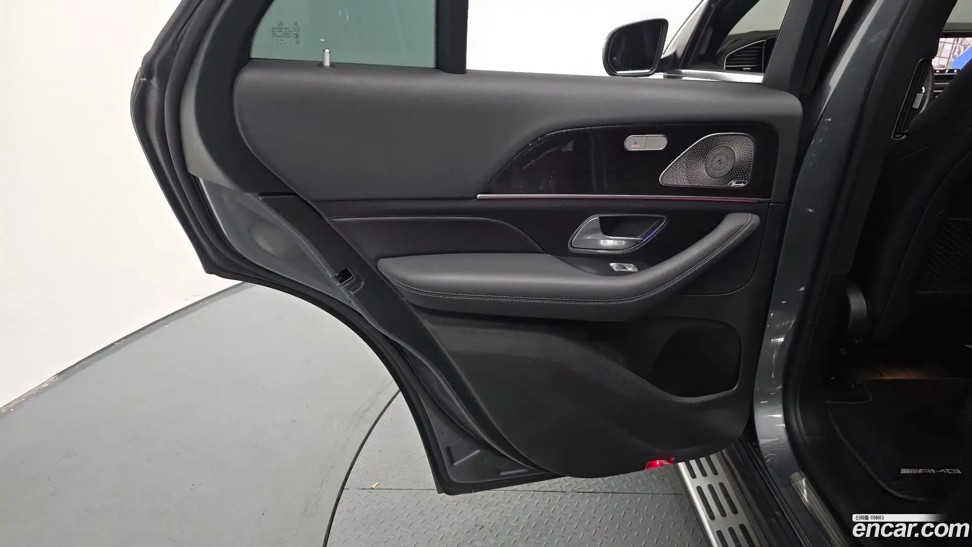 GLE-Class Mercedes-Benz 2022.0-INNER-035