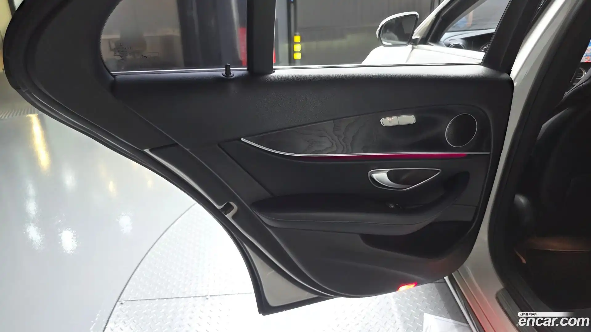 E-Class Mercedes-Benz 2017.6-INNER-035