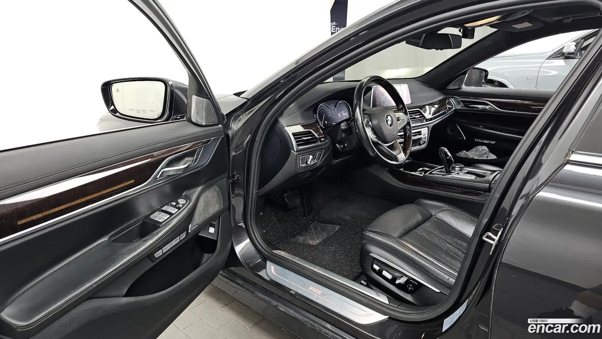 7-Series BMW 2016.0-INNER-010