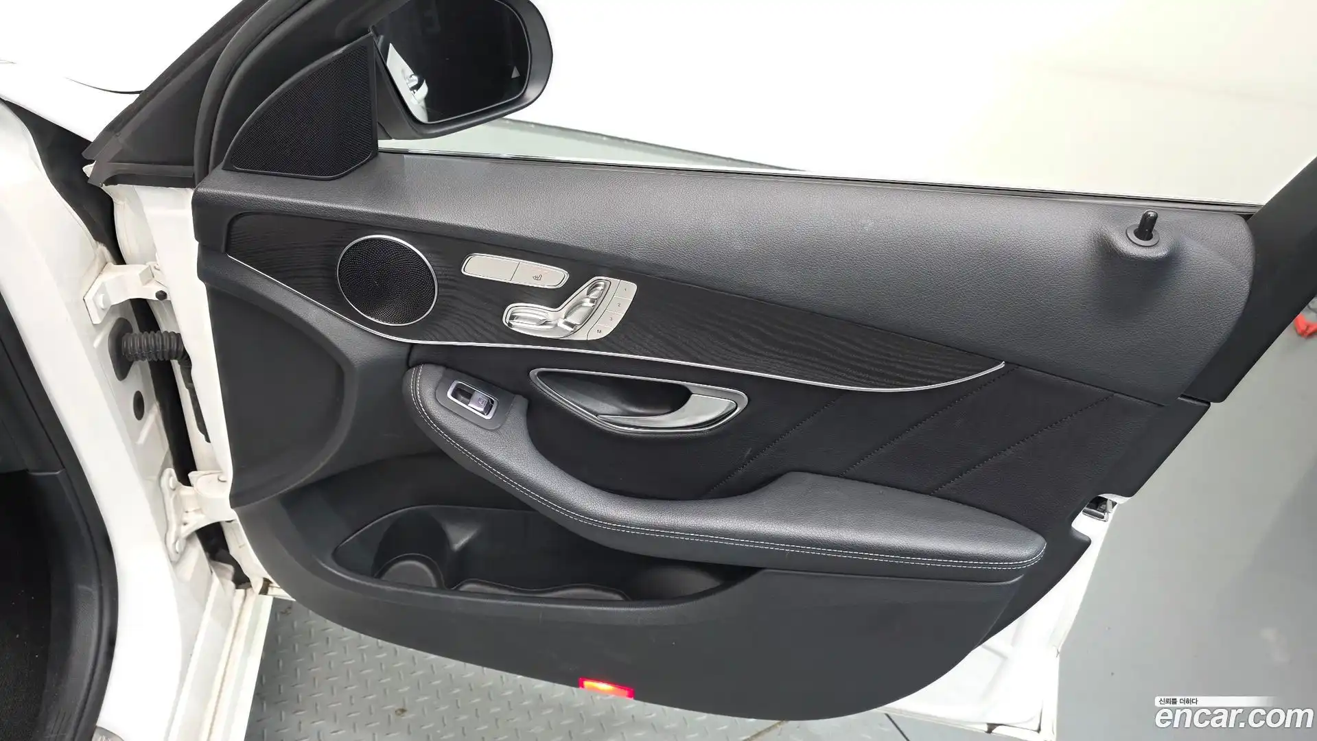 C-Class Mercedes-Benz 2019.3-INNER-034