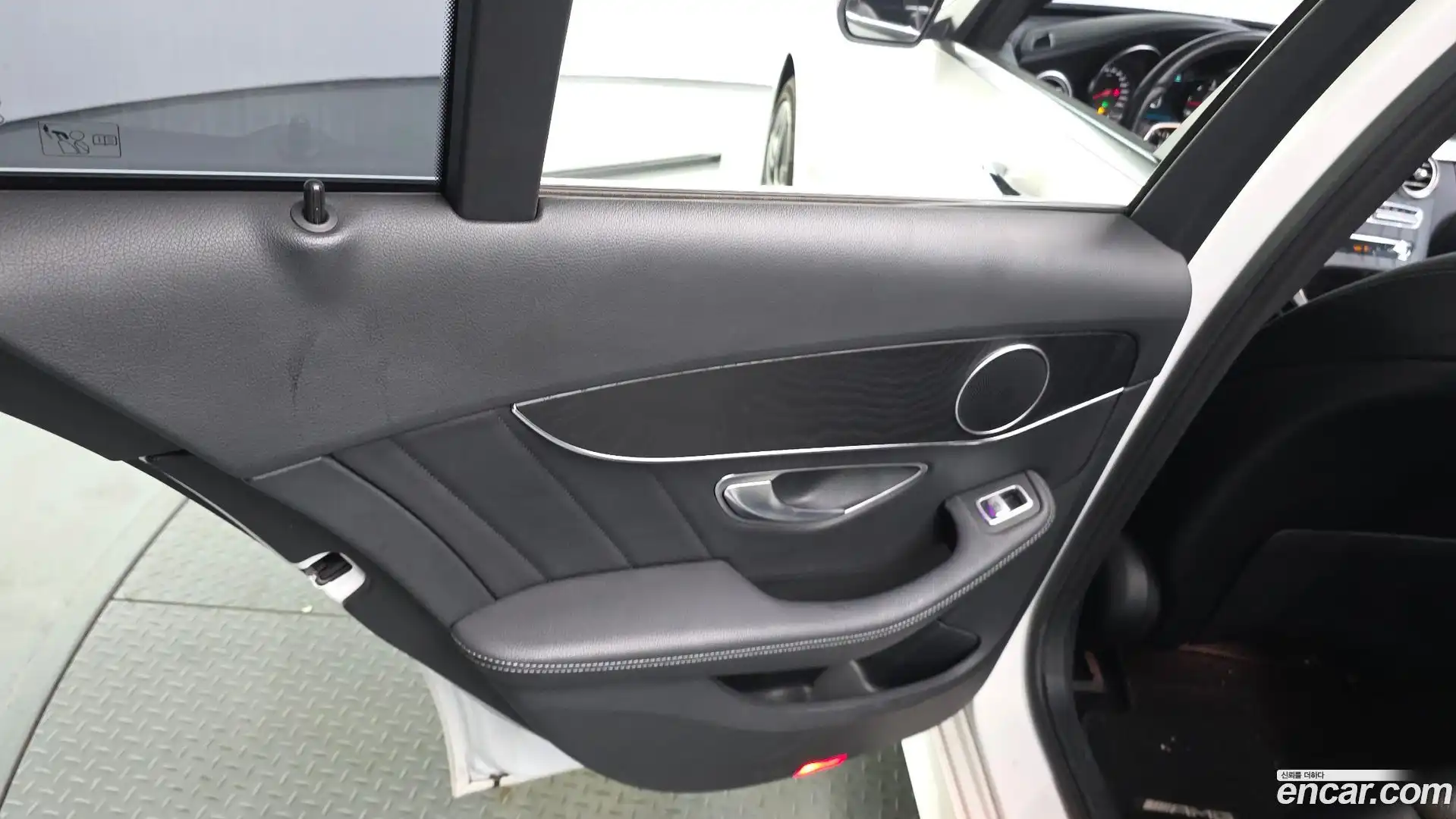 C-Class Mercedes-Benz 2019.3-INNER-035