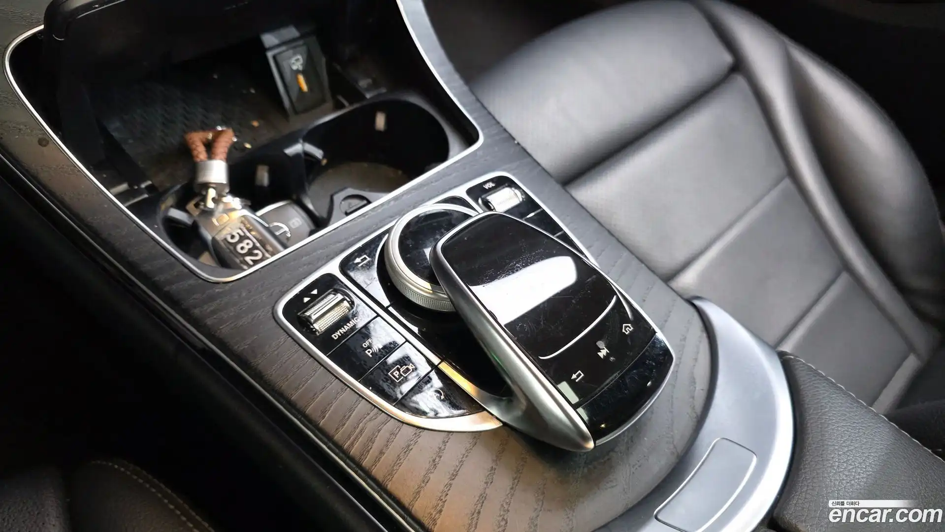 C-Class Mercedes-Benz 2019.3-OPTION-042