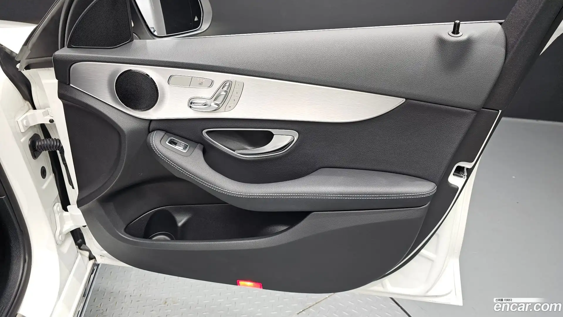 C-Class Mercedes-Benz 2017.8-INNER-034