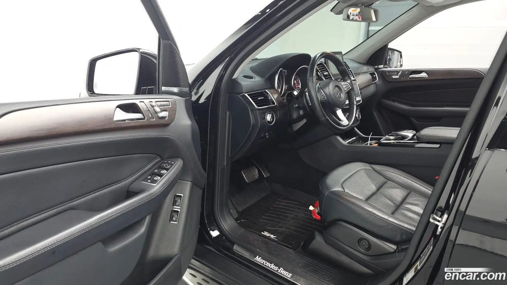 GLS-Class Mercedes-Benz 2017.0-INNER-010
