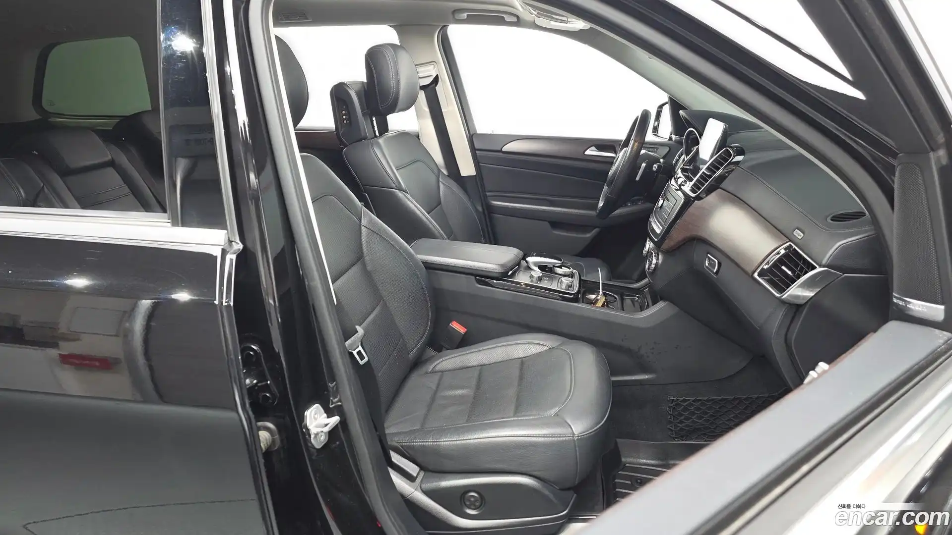 GLS-Class Mercedes-Benz 2017.0-INNER-036