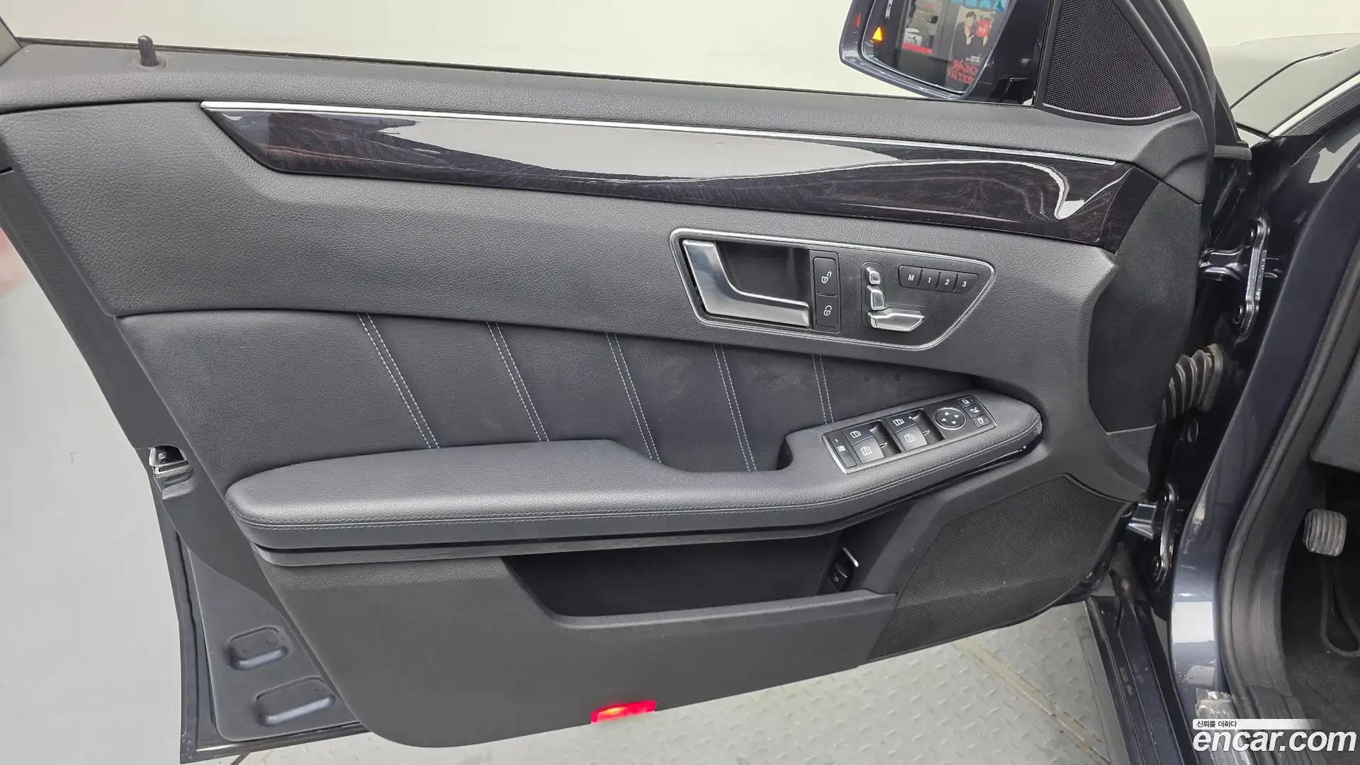 E-Class Mercedes-Benz 2015.4-INNER-034