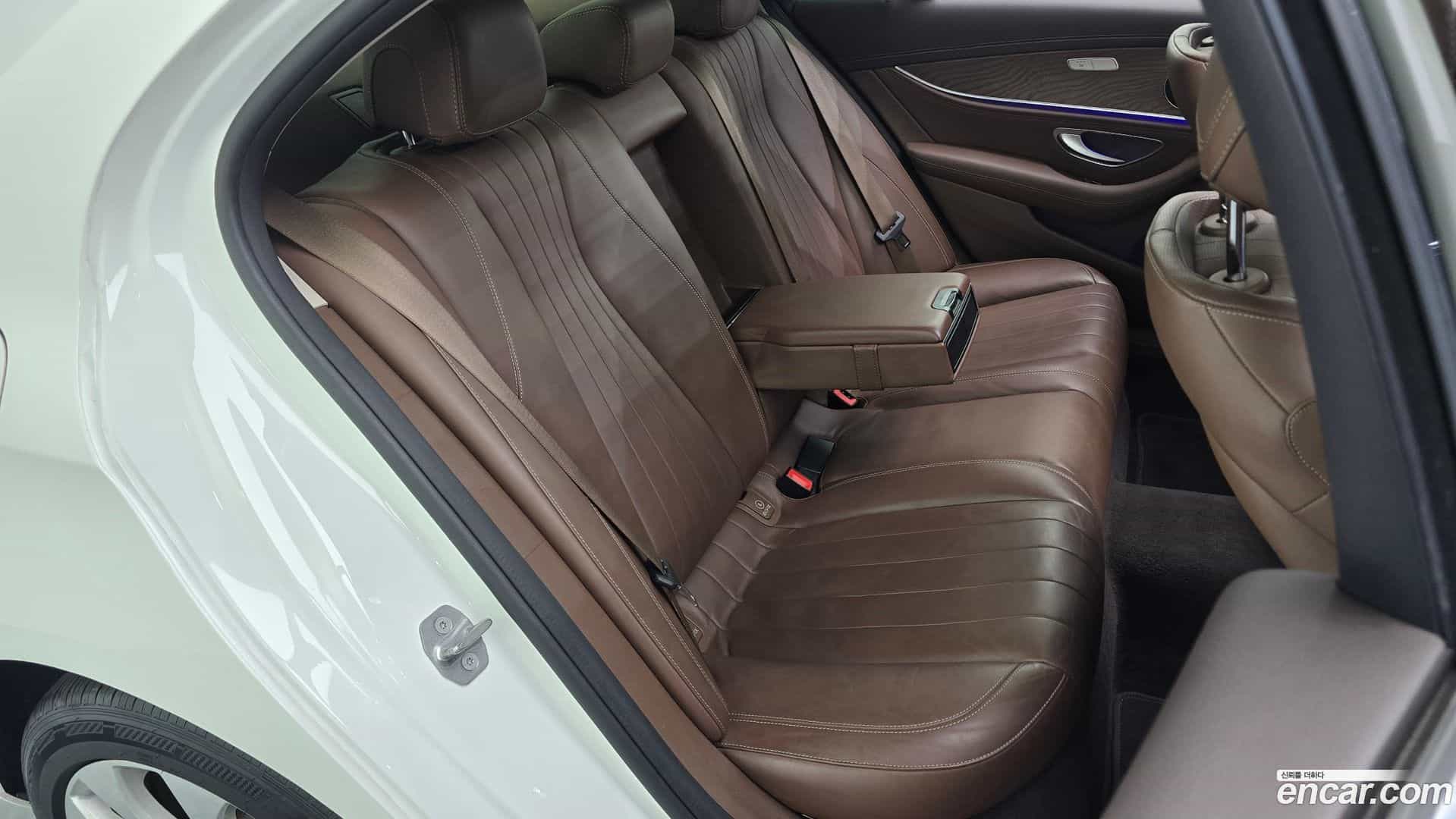 E-Class Mercedes-Benz 2017.0-OPTION-015