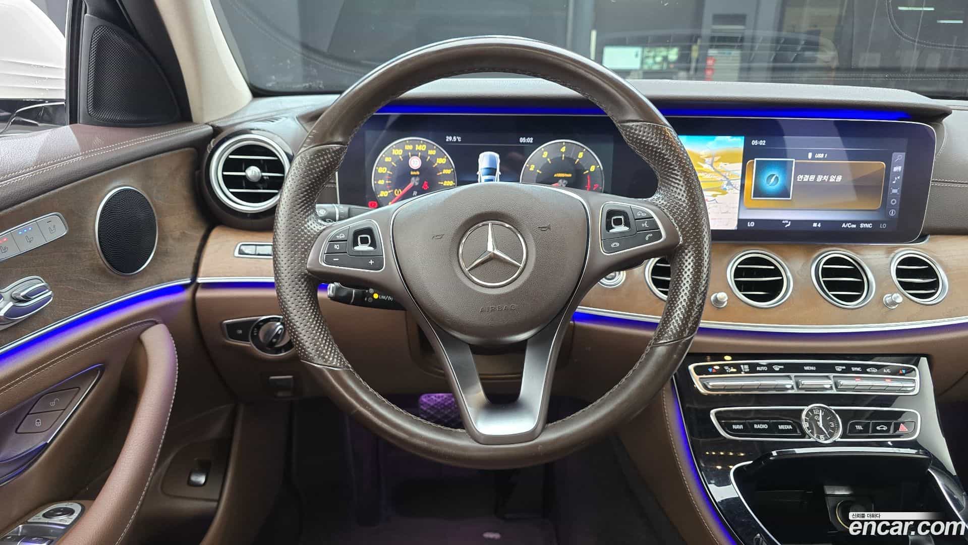 E-Class Mercedes-Benz 2017.0-OPTION-018